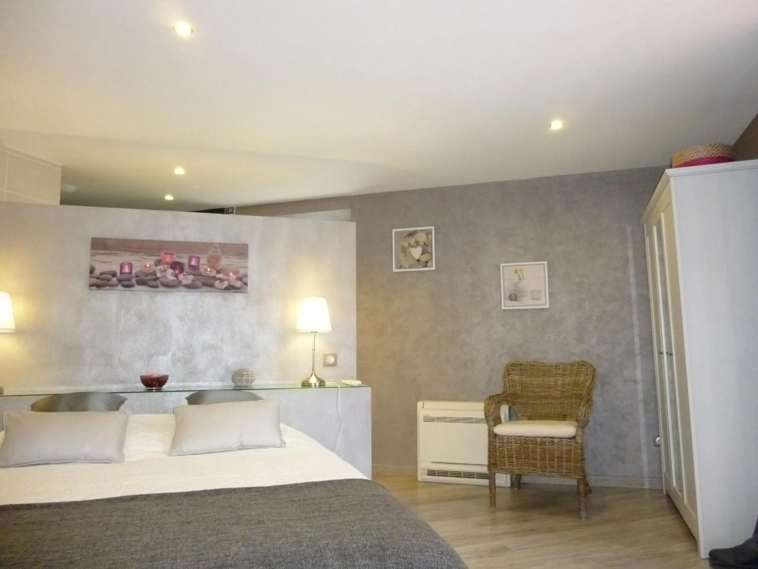 Photo of the whole room in Au Mas de Gamet