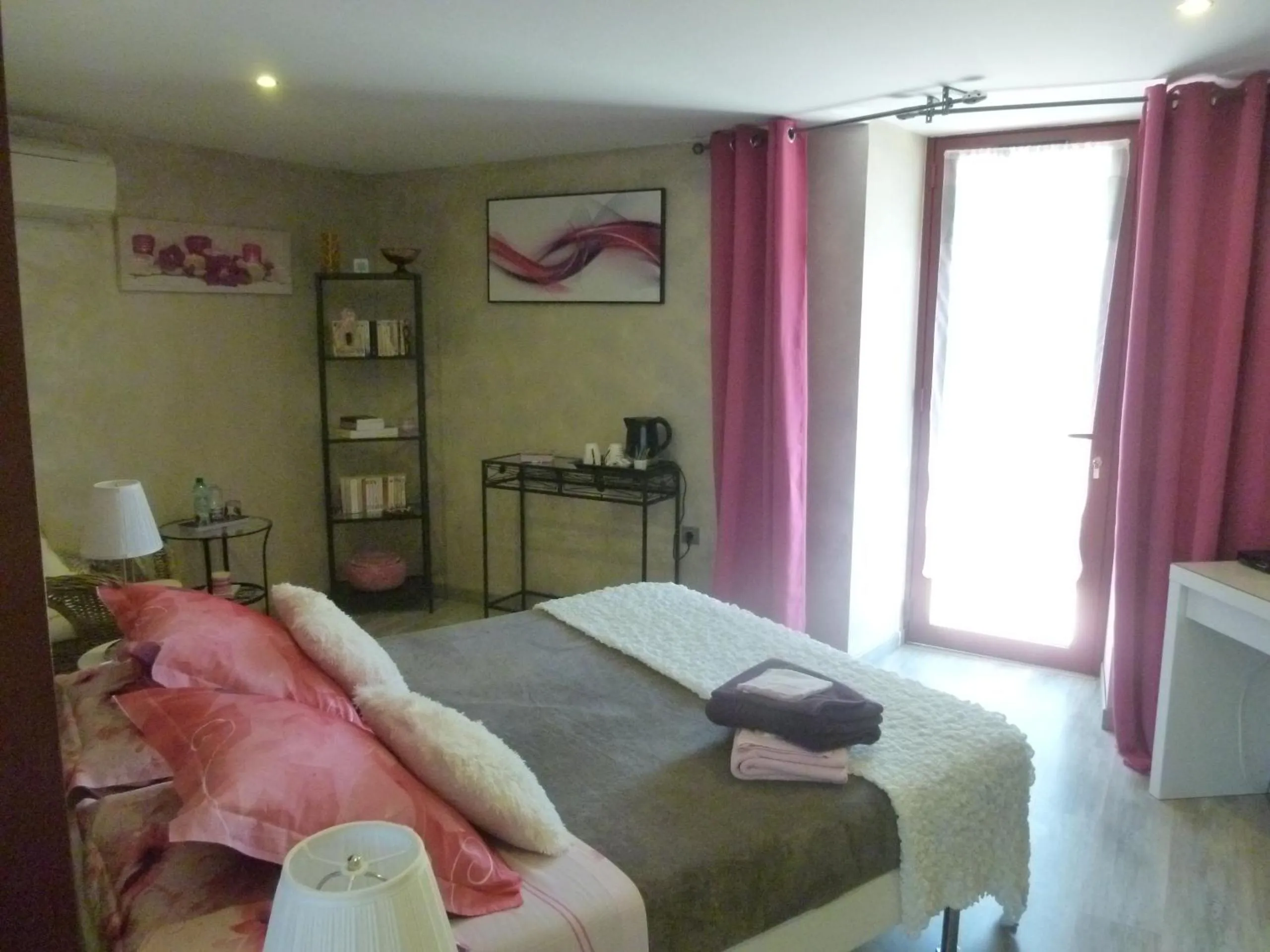 Bedroom in Au Mas de Gamet