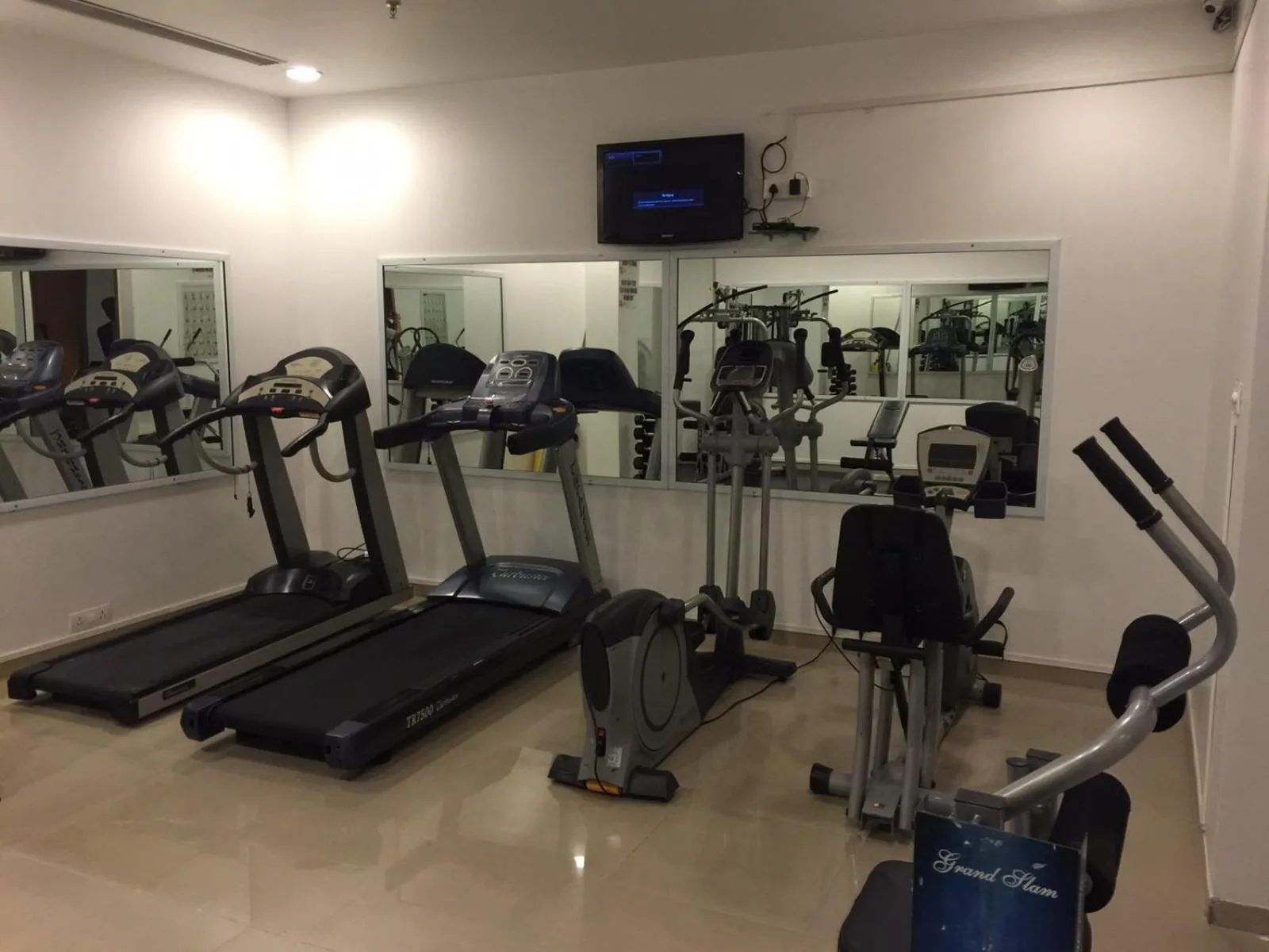 Fitness centre/facilities in Hi 5 Hotel & Experience