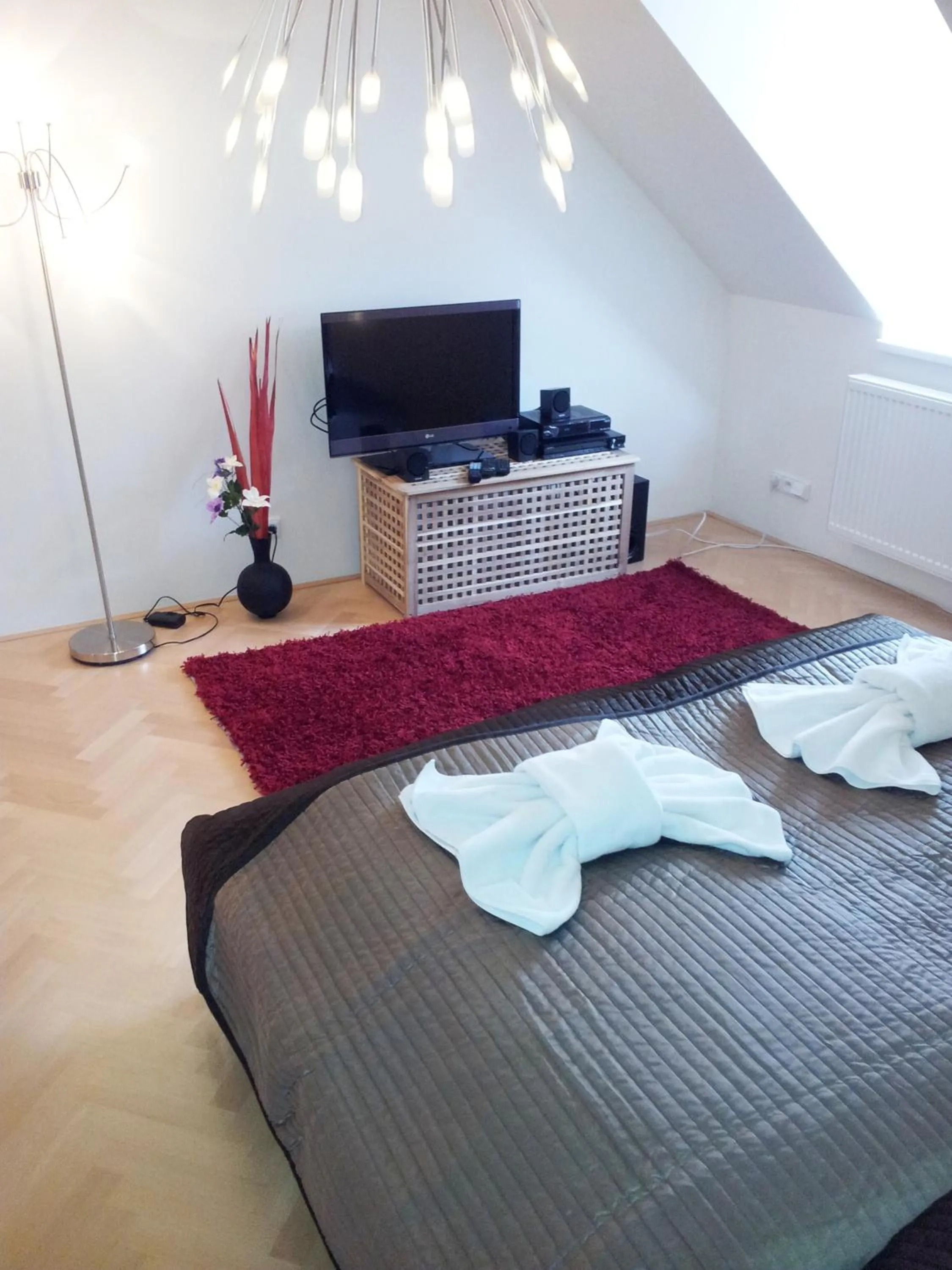 Bed in Selinor Old Town Apartments