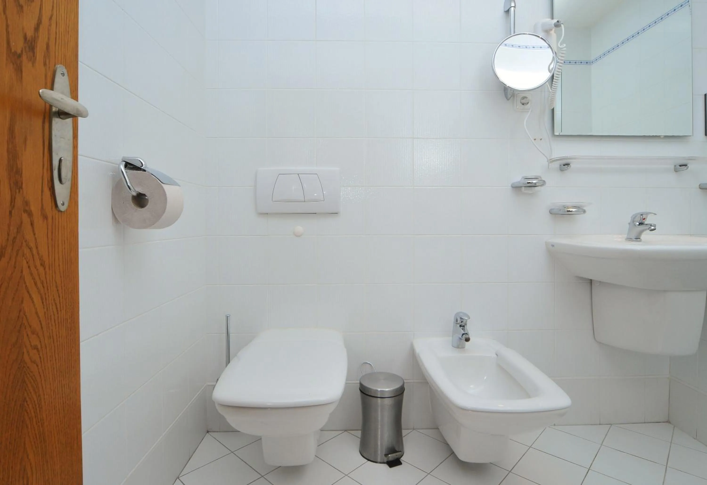 Toilet in Selinor Old Town Apartments