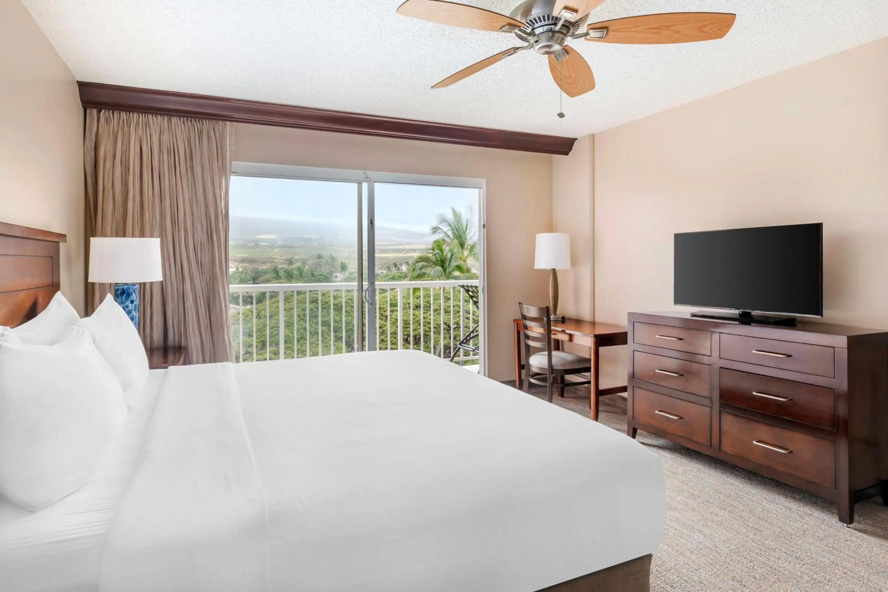 Bedroom, Bed in Hilton Vacation Club Ka'anapali Beach Maui