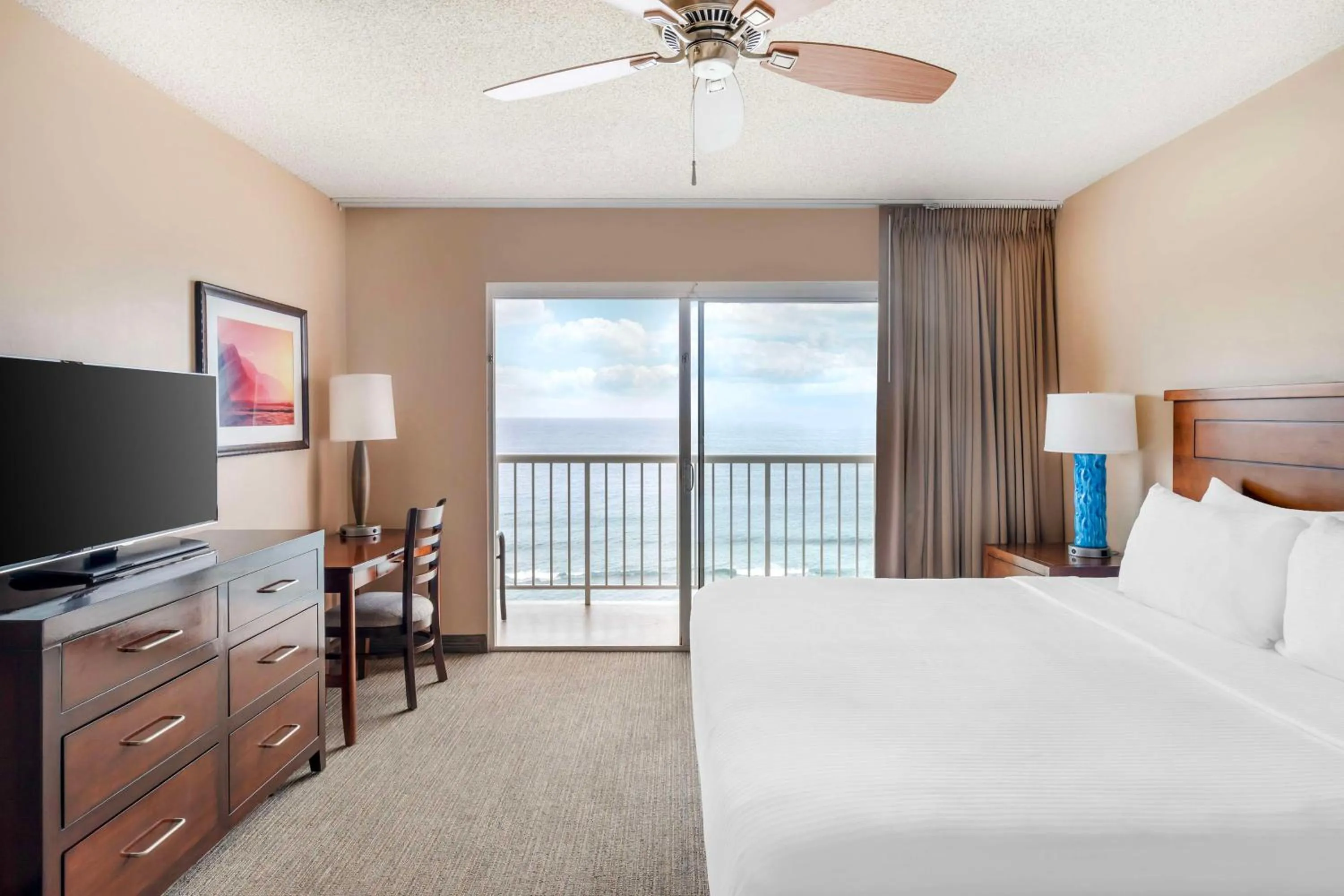 Bedroom, Bed in Hilton Vacation Club Ka'anapali Beach Maui