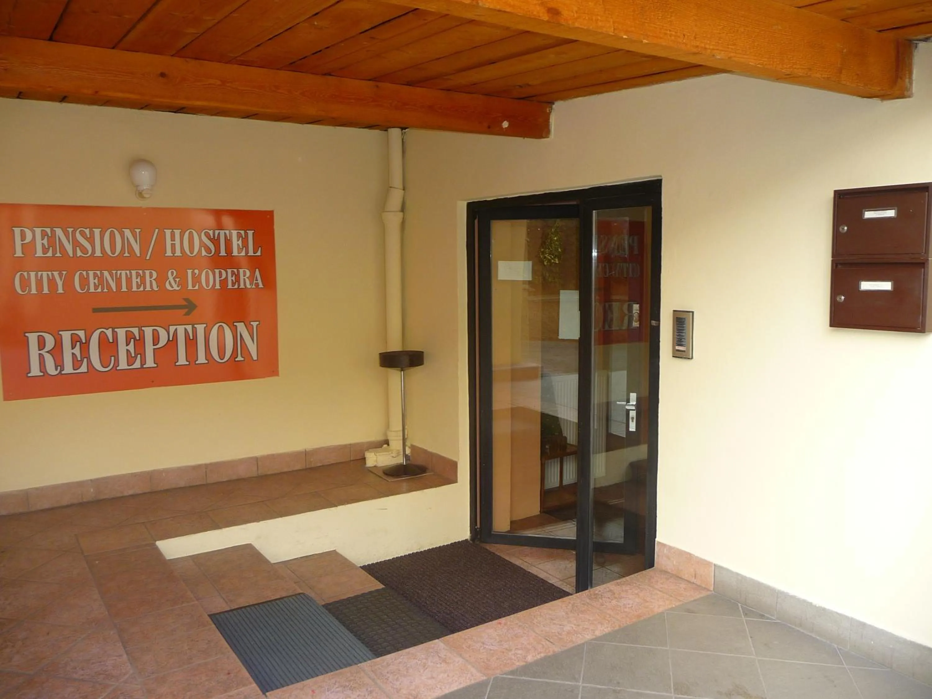 Facade/entrance in Pension City Center