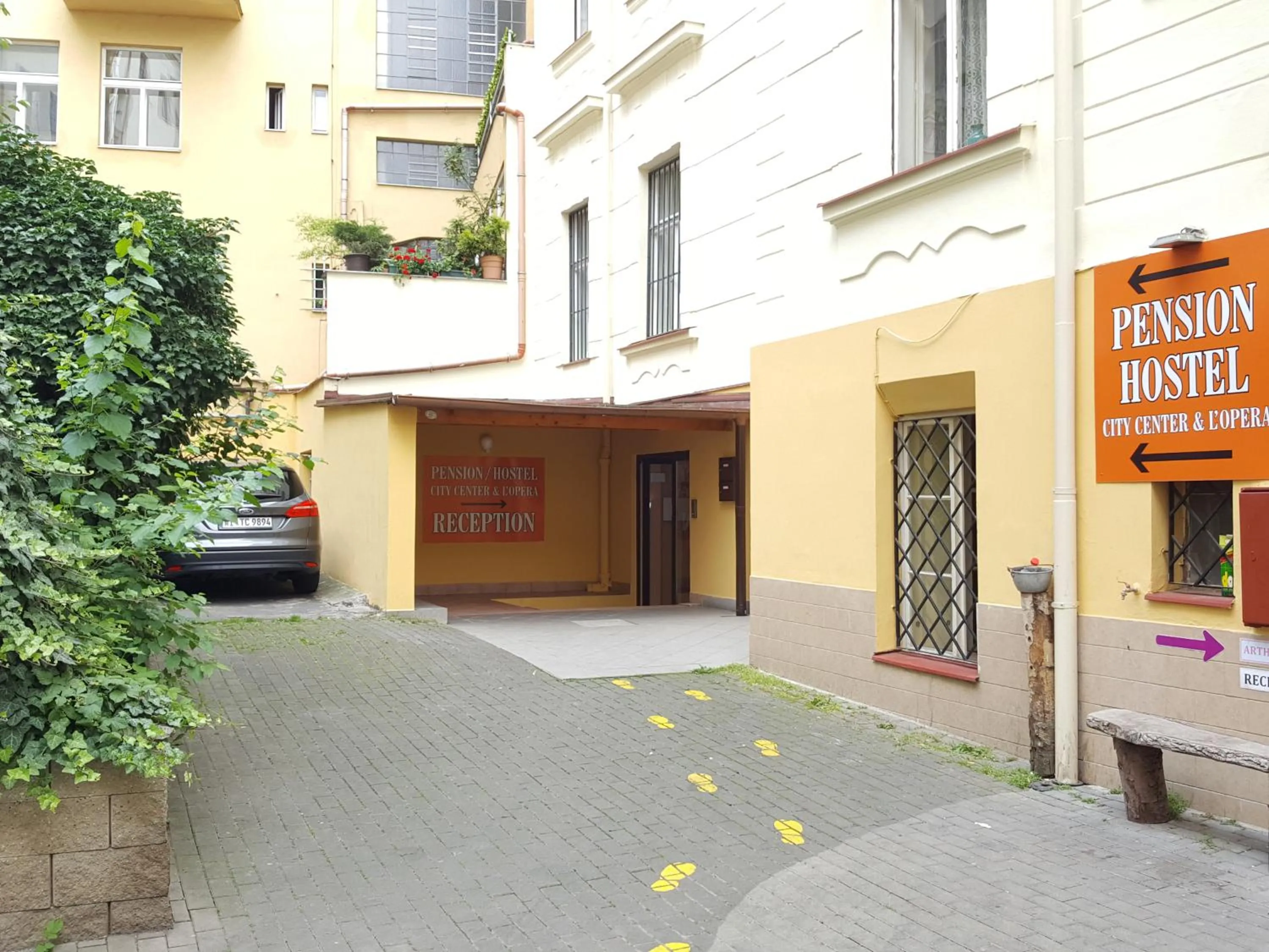 Facade/entrance in Pension City Center