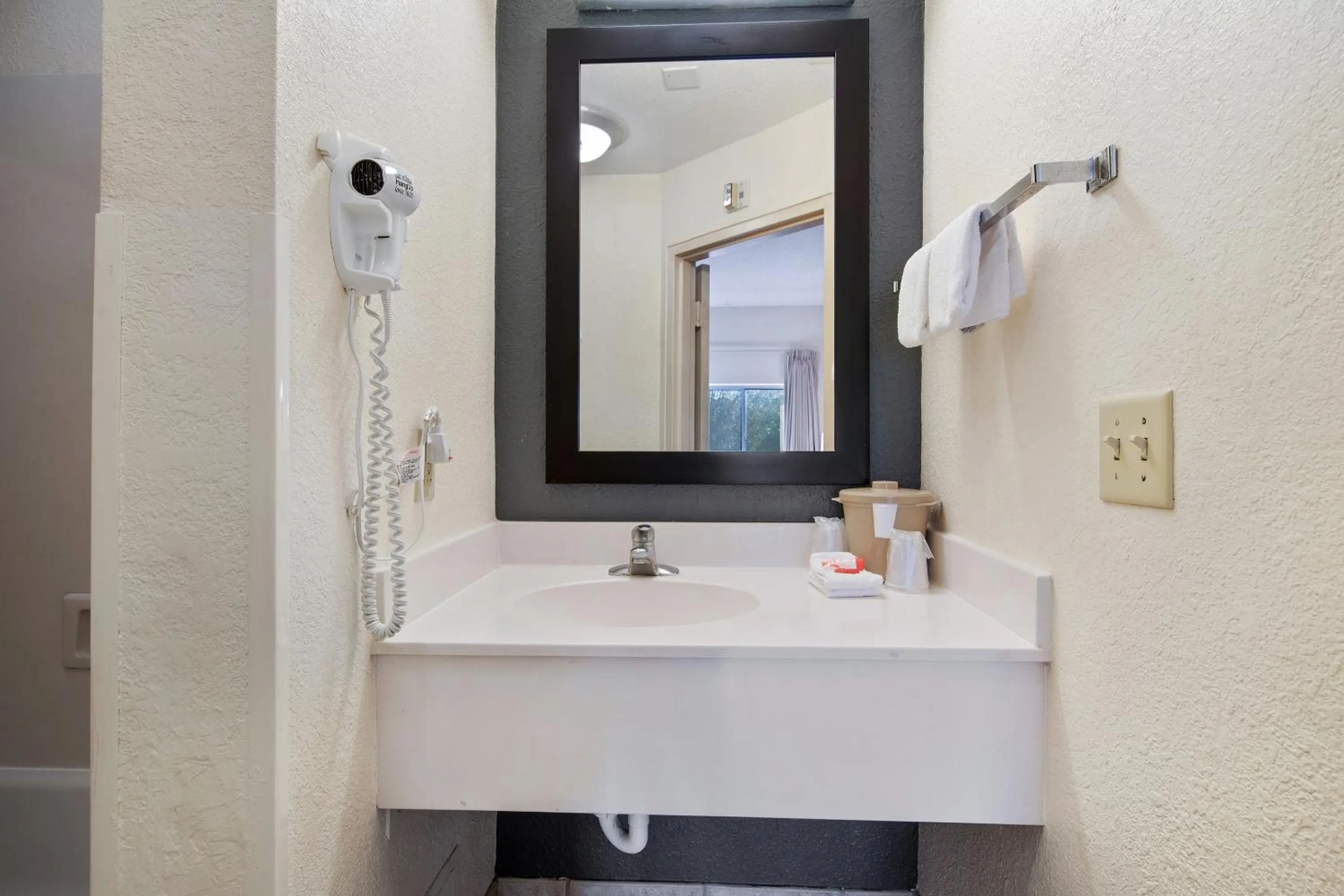 Bathroom in Suburban Studios Orlando - Ocoee-Winter Garden