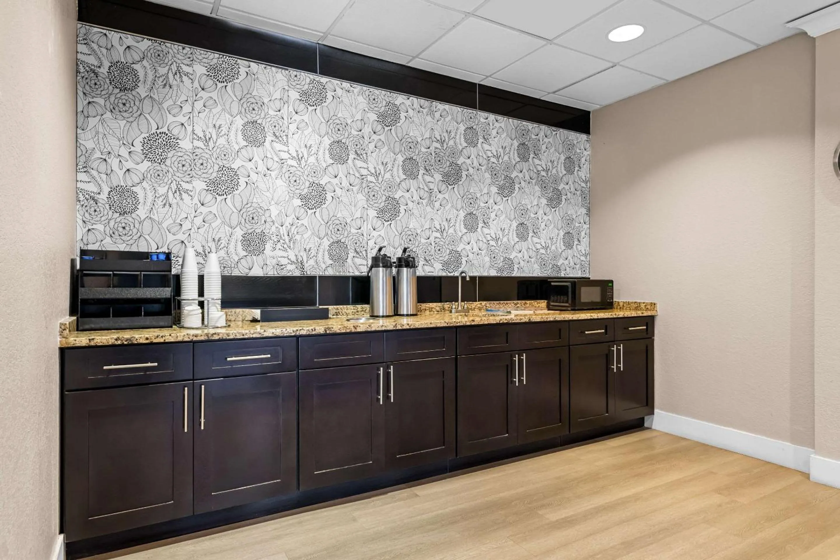 Breakfast in Suburban Studios Orlando - Ocoee-Winter Garden