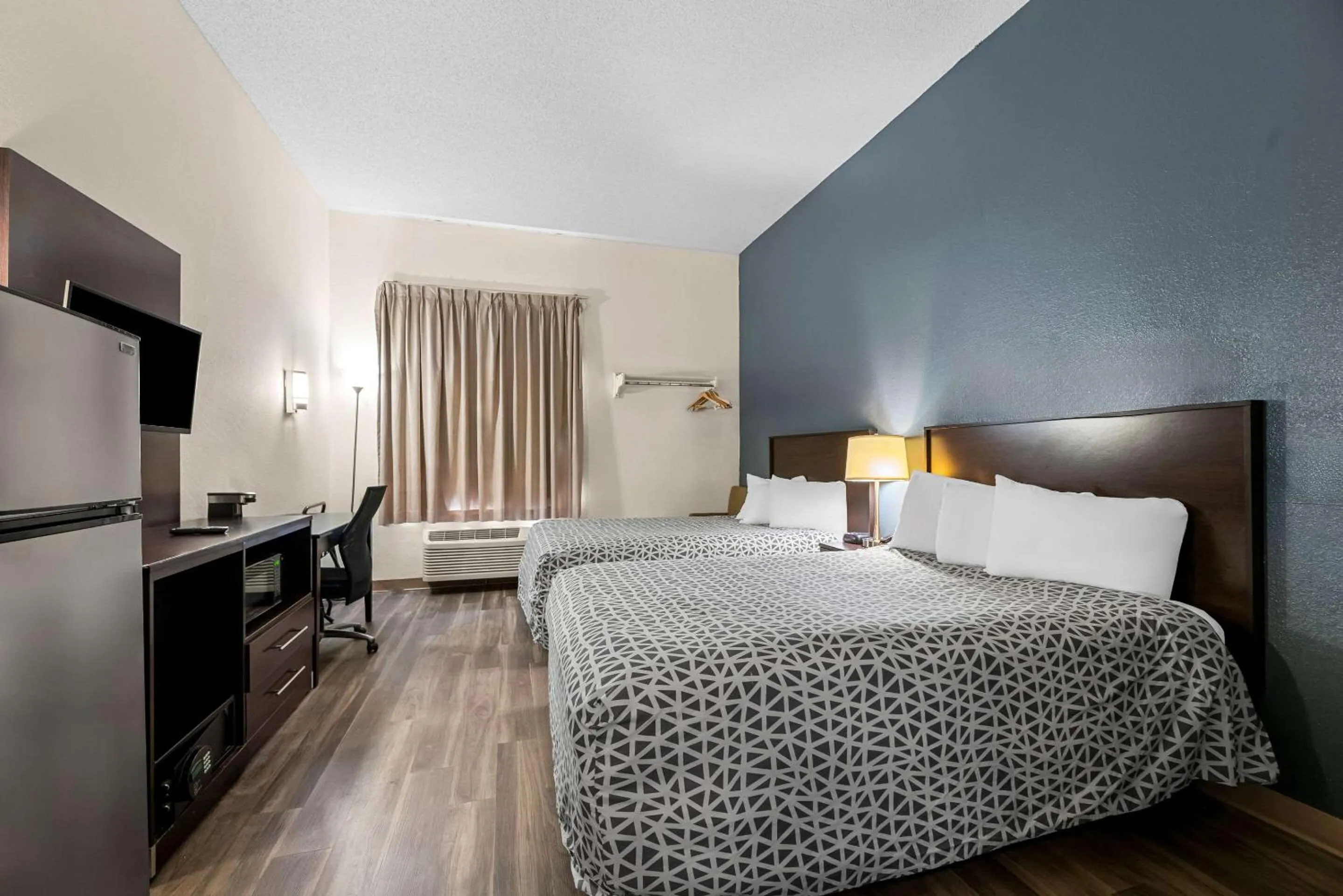 Bedroom, Bed in Suburban Studios Orlando - Ocoee-Winter Garden