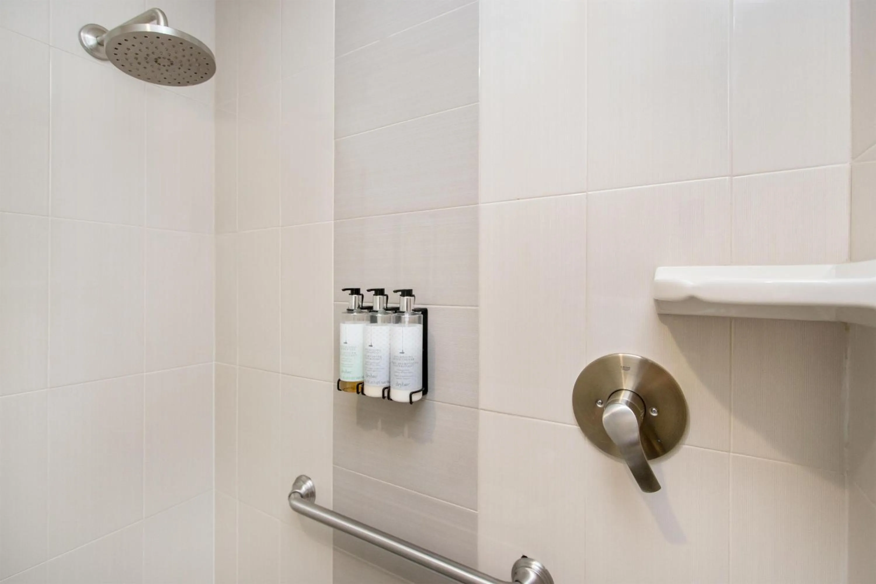 Bathroom in Aiden Los Angeles Downtown Dragon Gate Inn