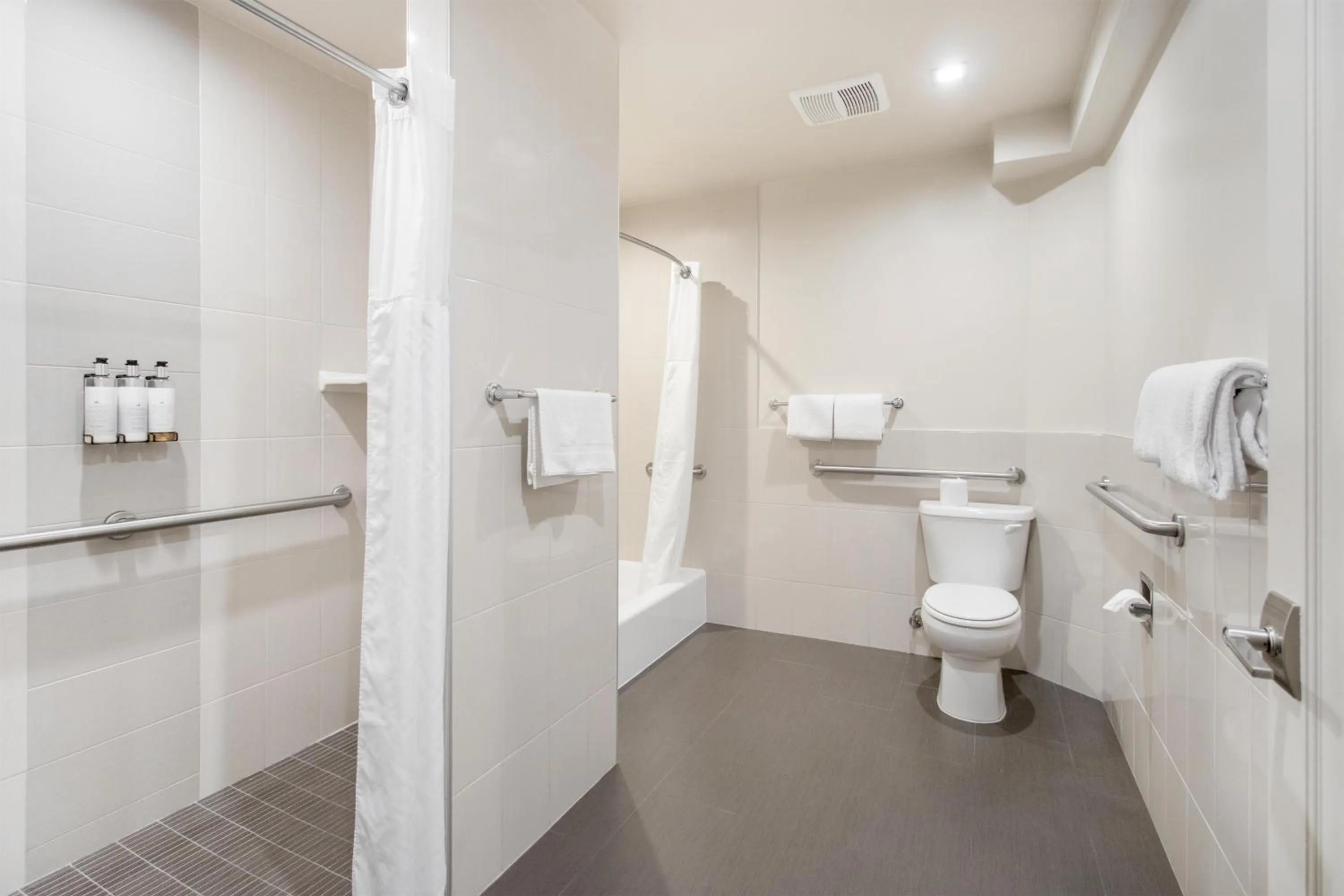 Bathroom in Aiden Los Angeles Downtown Dragon Gate Inn