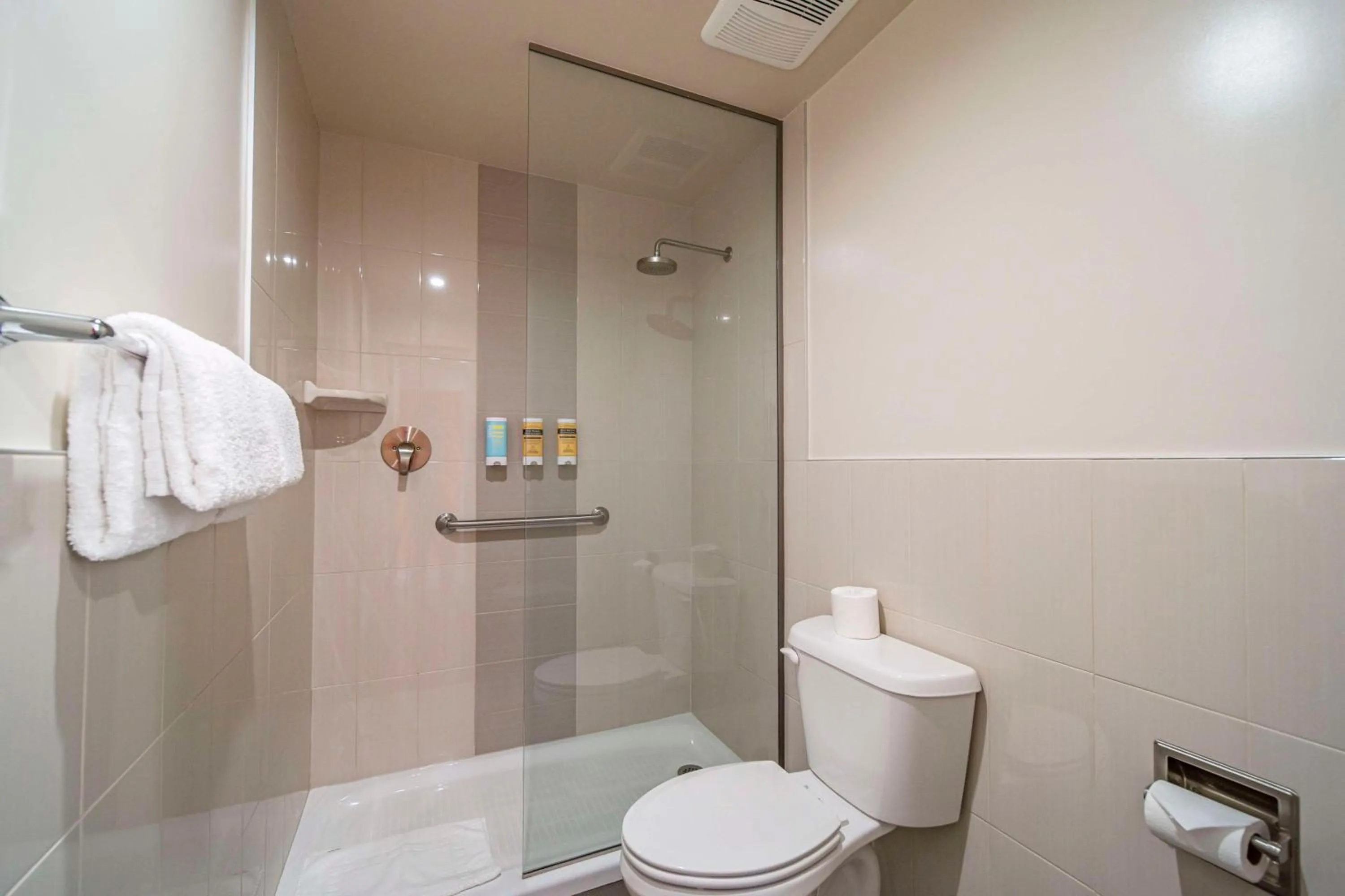 Bathroom in Aiden Los Angeles Downtown Dragon Gate Inn