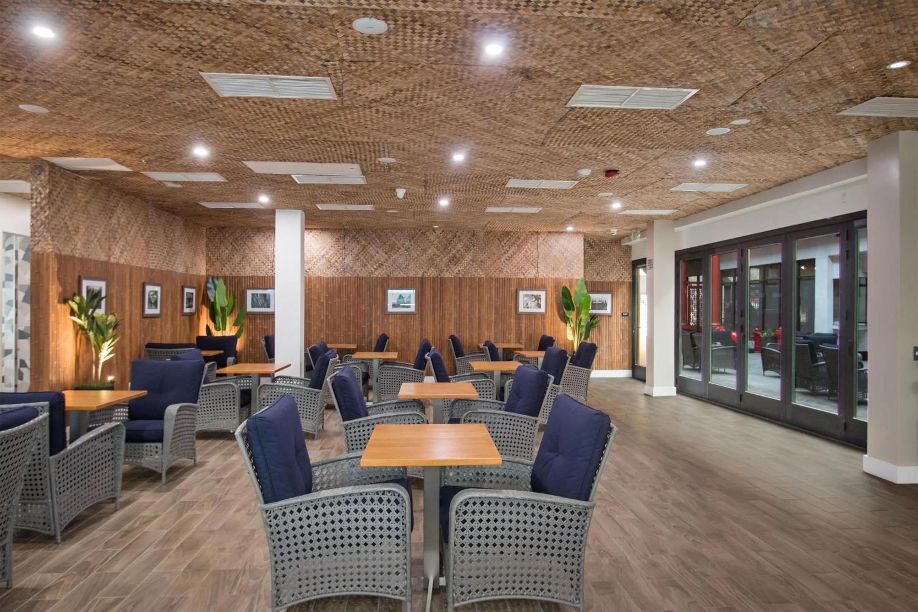 Lounge or bar in Aiden Los Angeles Downtown Dragon Gate Inn