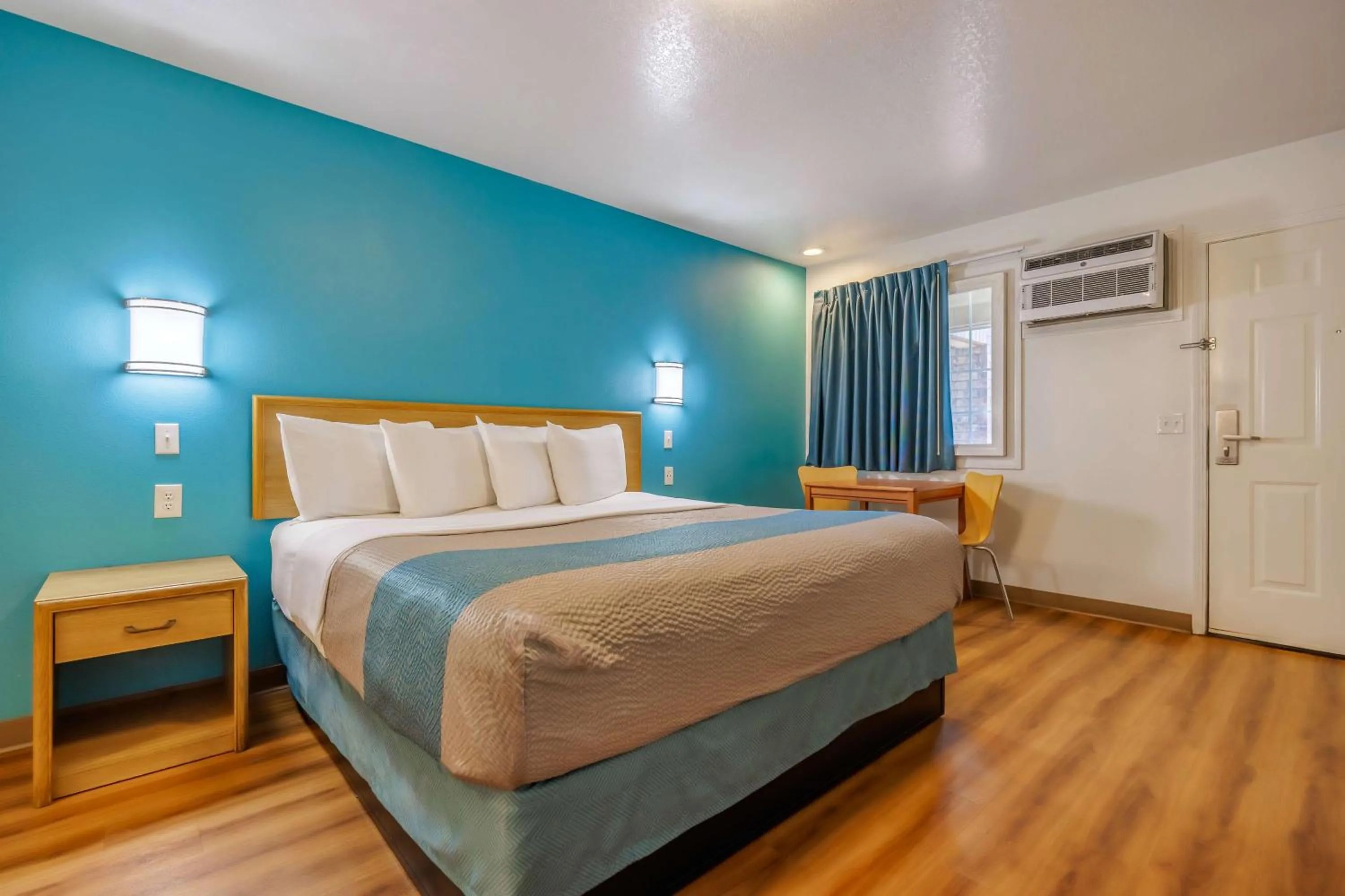 Bedroom, Bed in Motel 6-Canby, OR