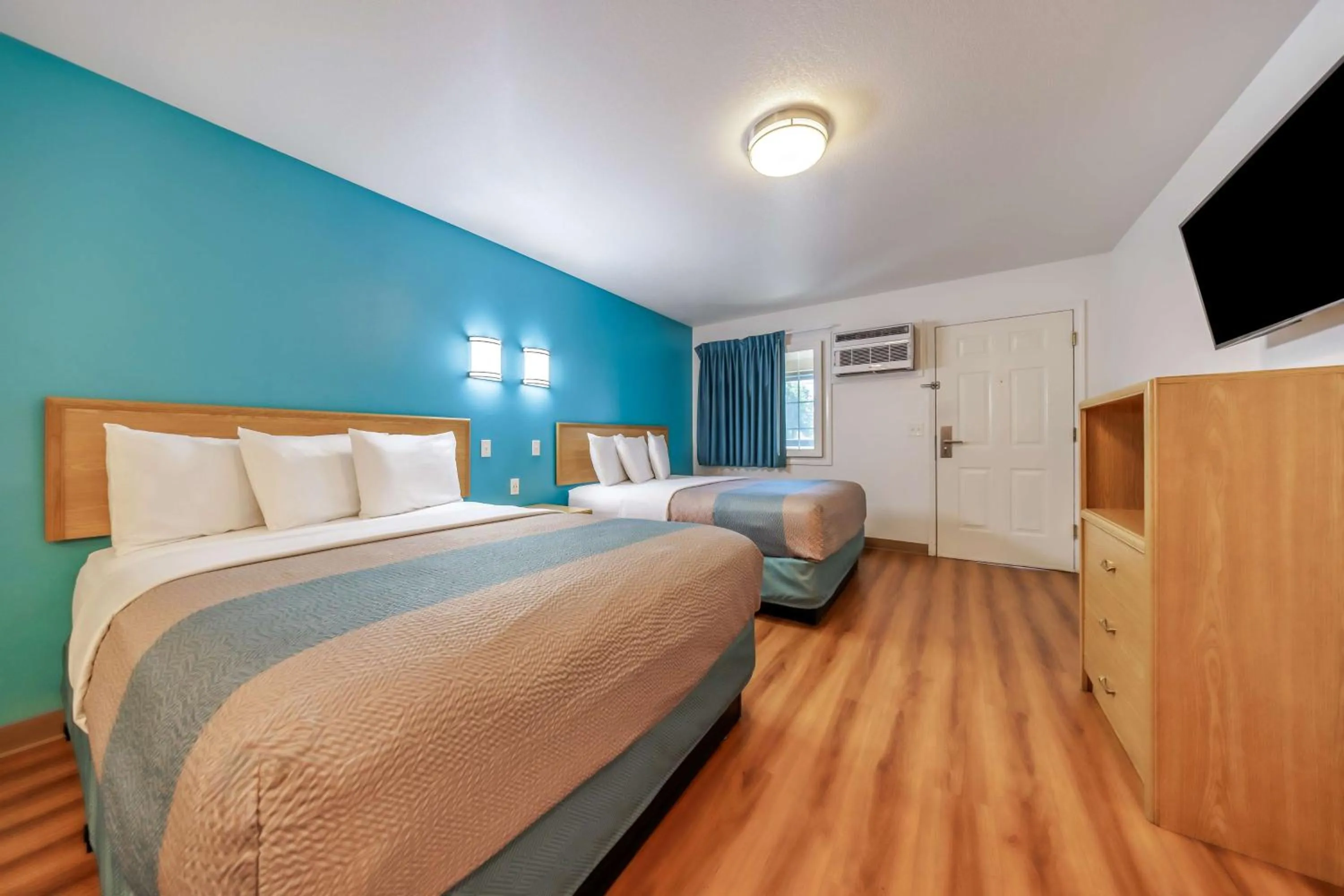 Bedroom, Bed in Motel 6-Canby, OR