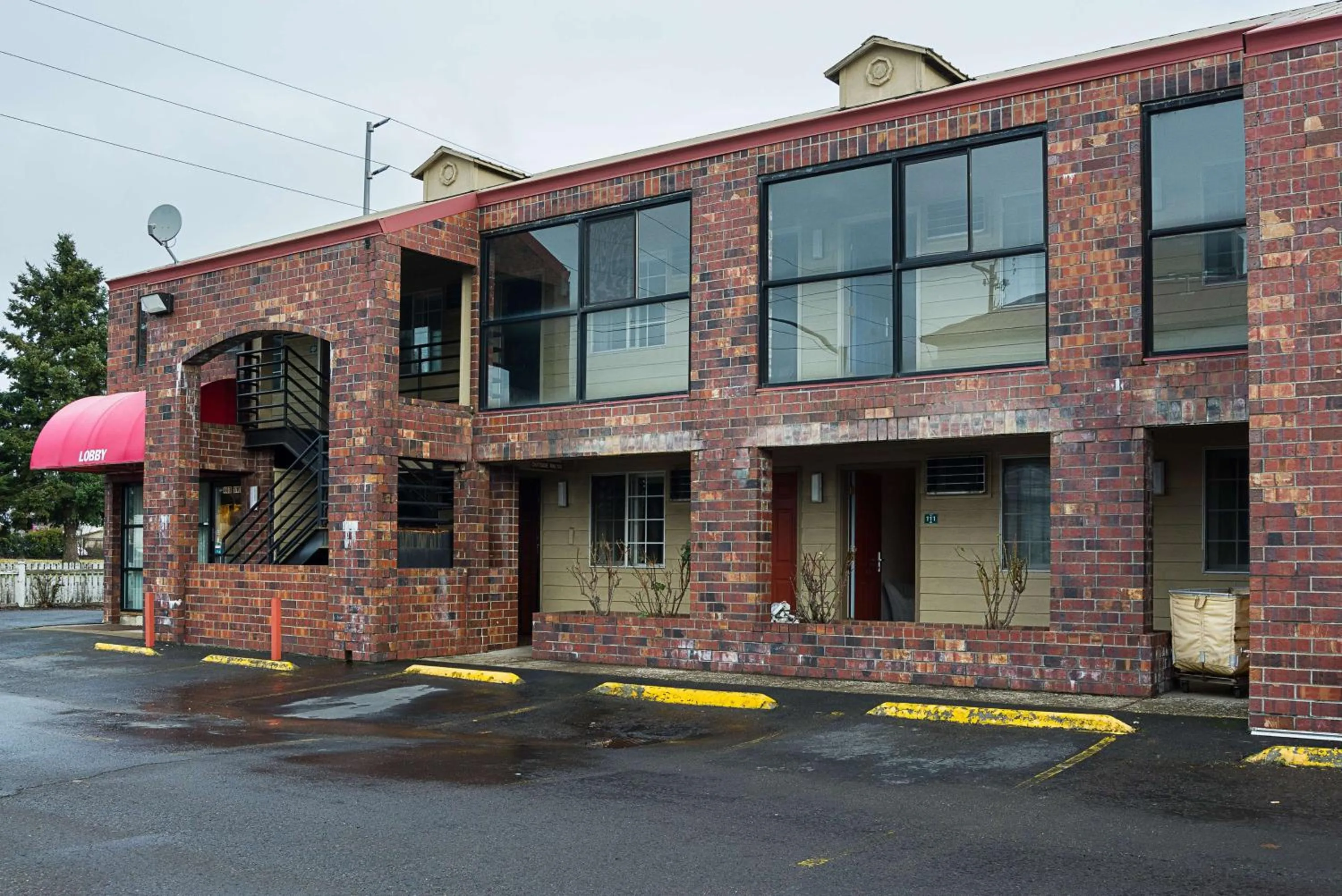 Property building in Motel 6-Canby, OR