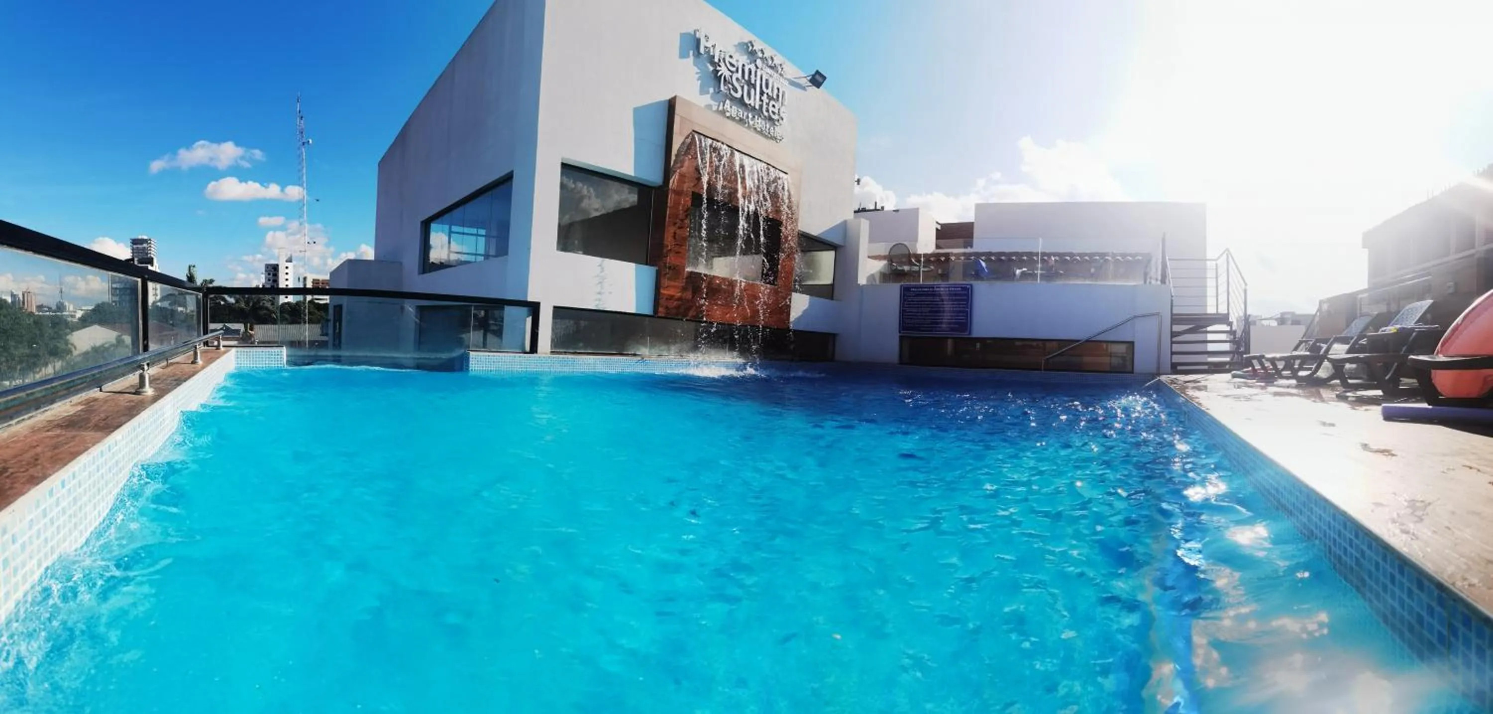 Swimming pool in Premium Suites Deluxe Aparthotel Equipetrol