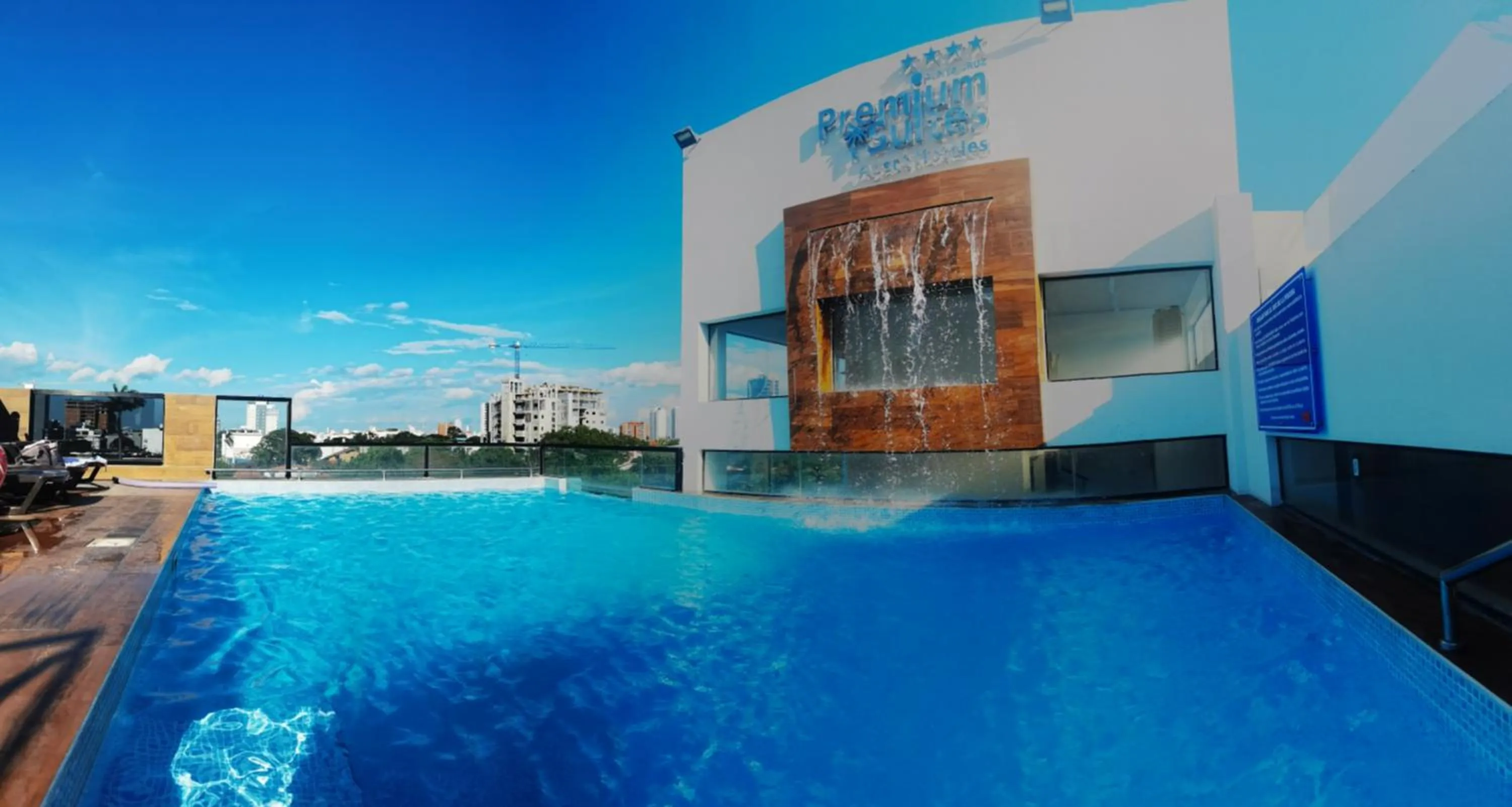 Swimming pool in Premium Suites Deluxe Aparthotel Equipetrol