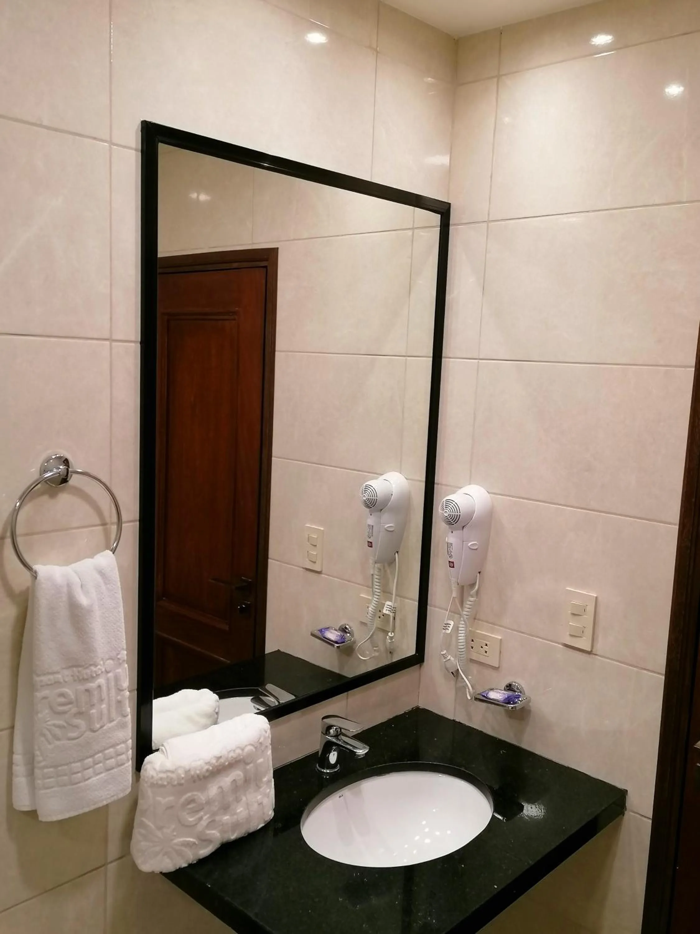 Bathroom in Premium Suites Deluxe Aparthotel Equipetrol