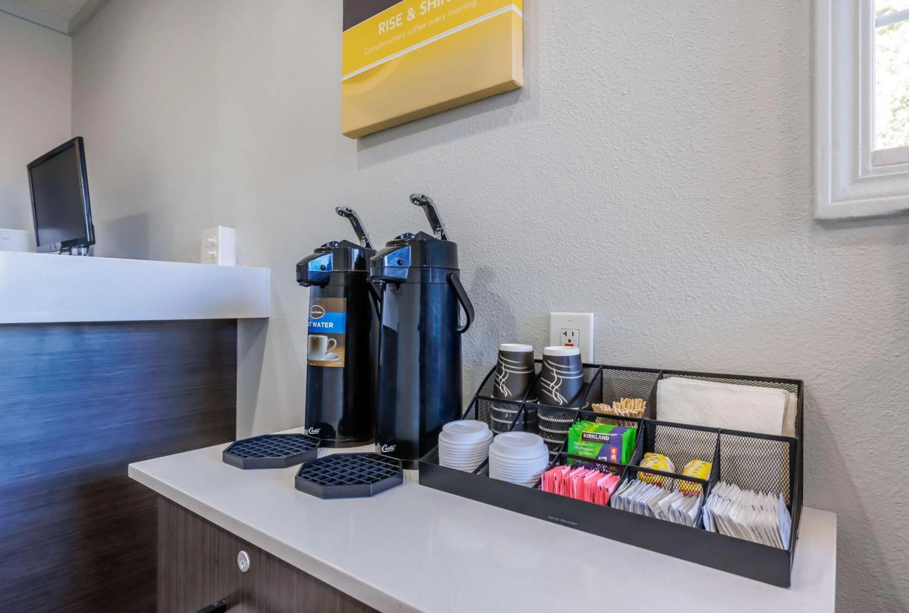 Property building in Motel 6 Portland OR Southeast