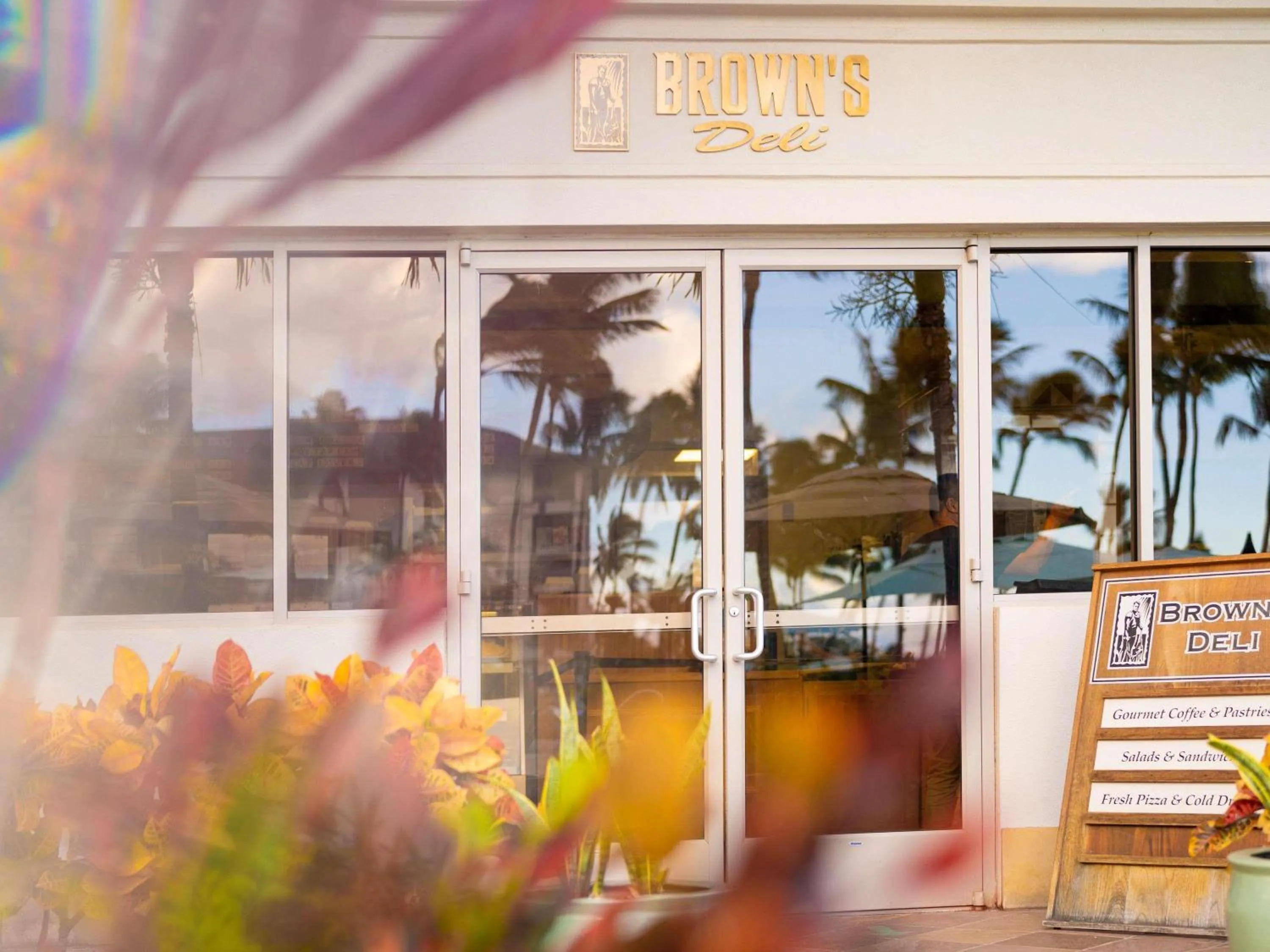 Restaurant/places to eat in Fairmont Orchid