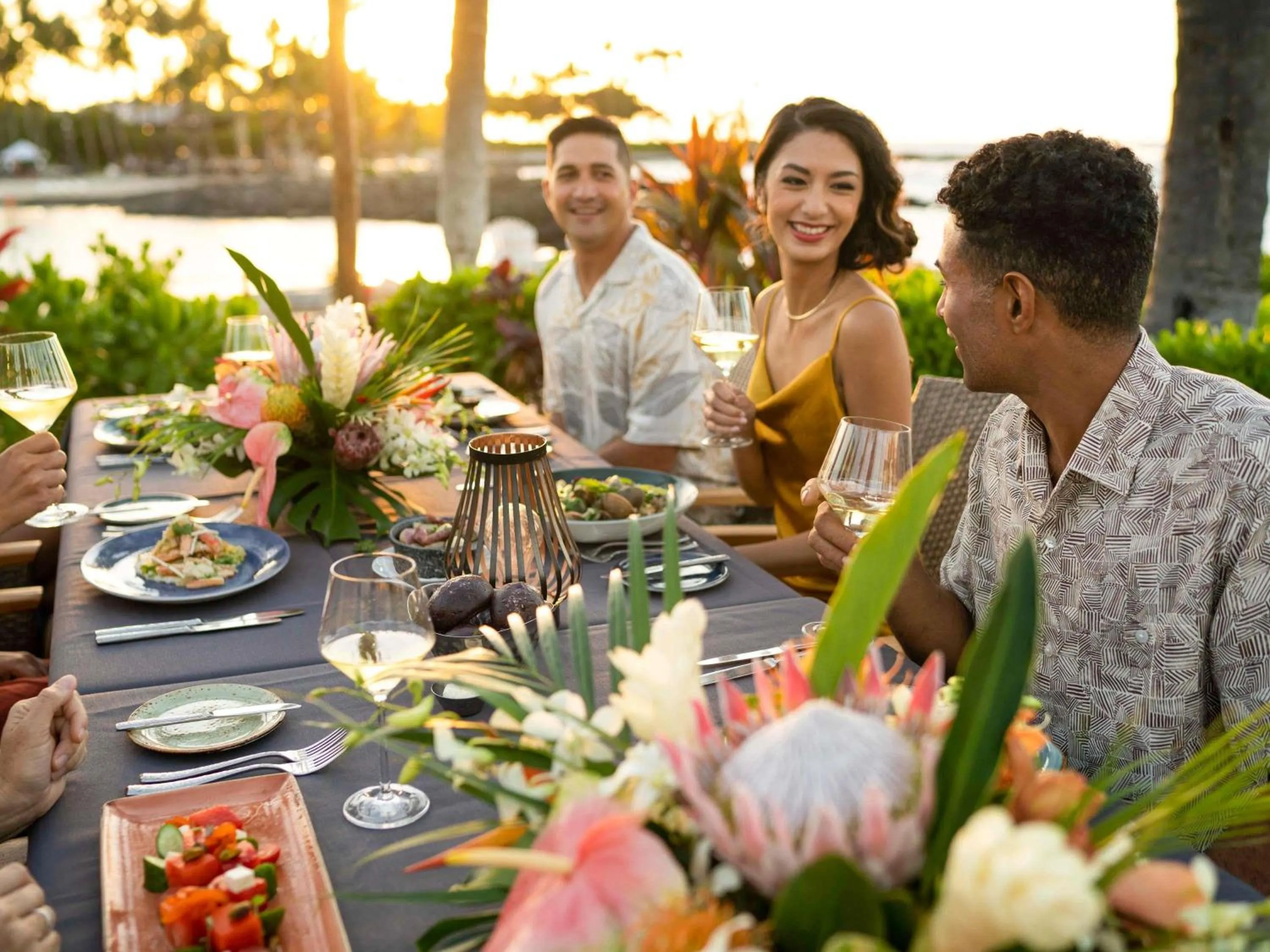 Restaurant/places to eat in Fairmont Orchid