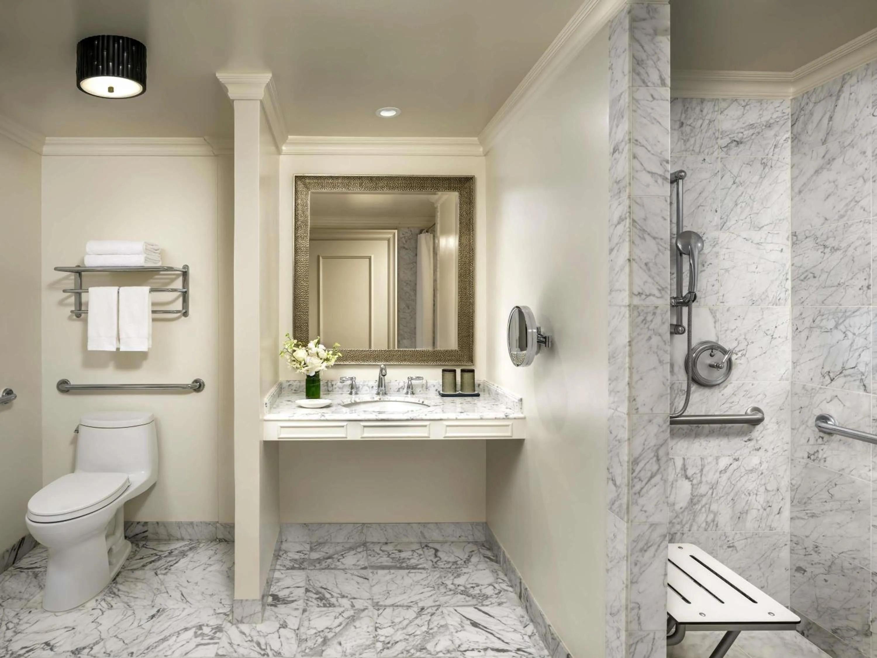 Bedroom in Fairmont Orchid