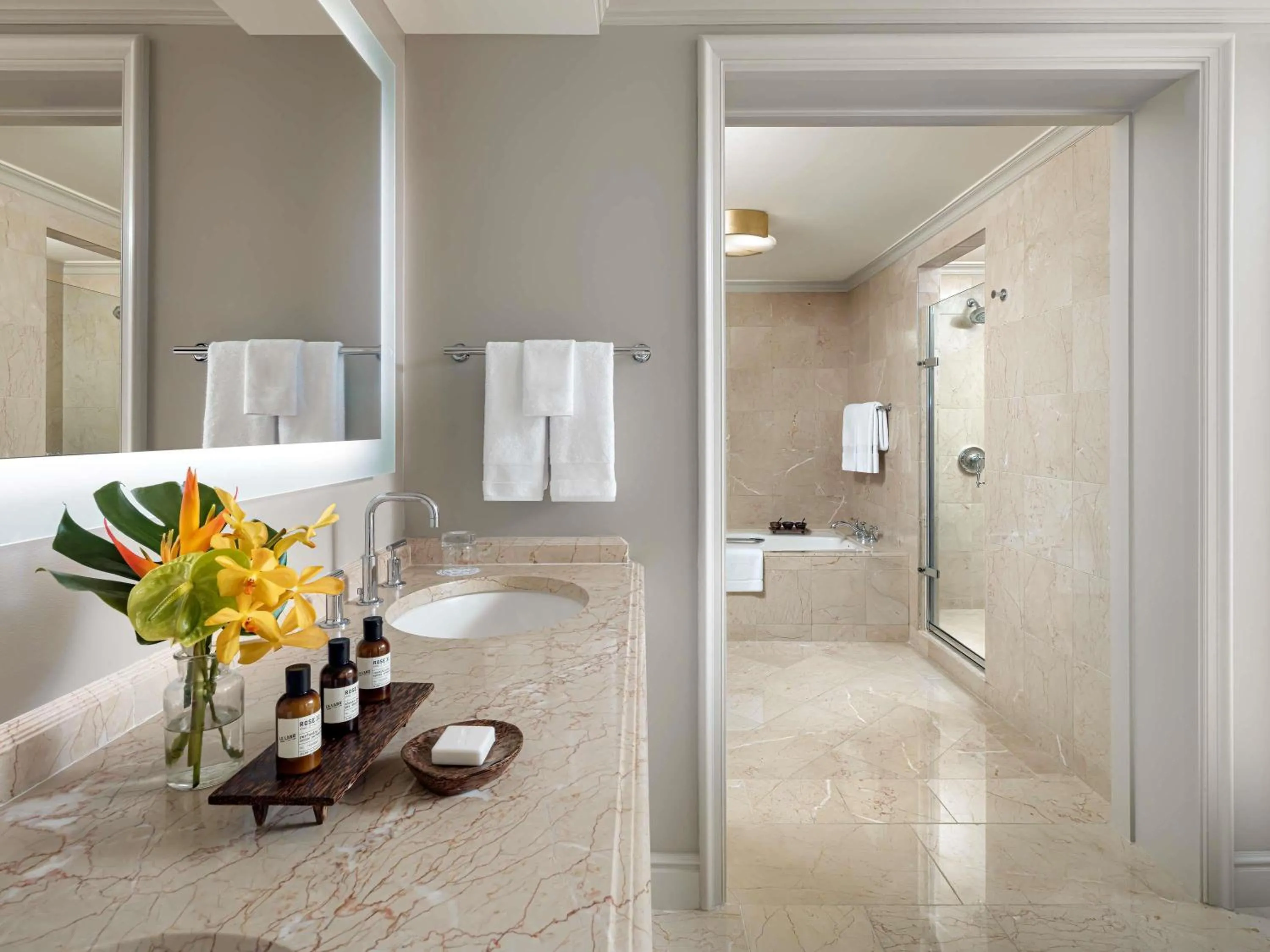 Bedroom in Fairmont Orchid