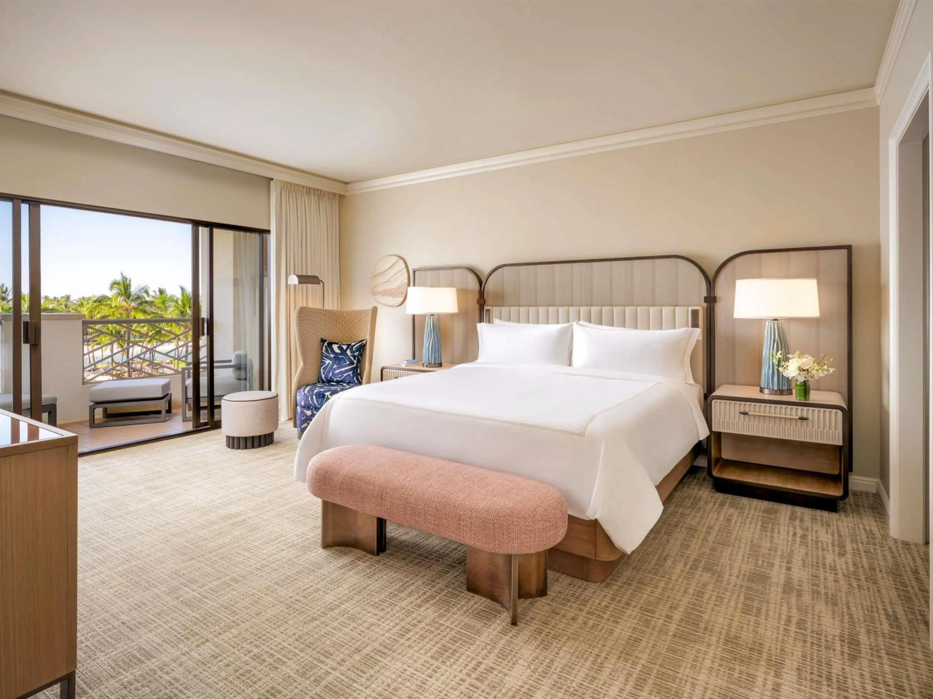 Bedroom, Bed in Fairmont Orchid