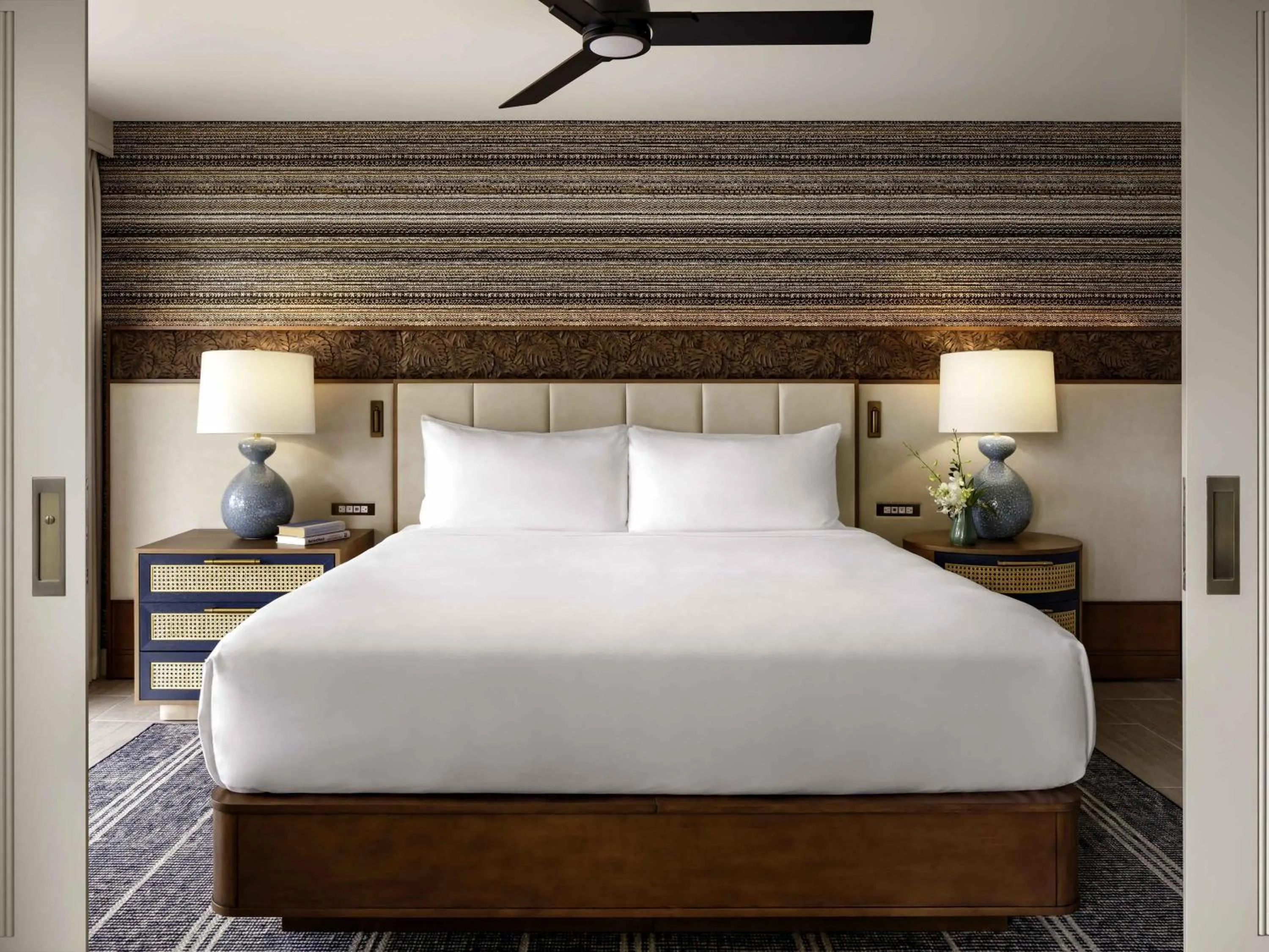 Bedroom, Bed in Fairmont Kea Lani, Maui