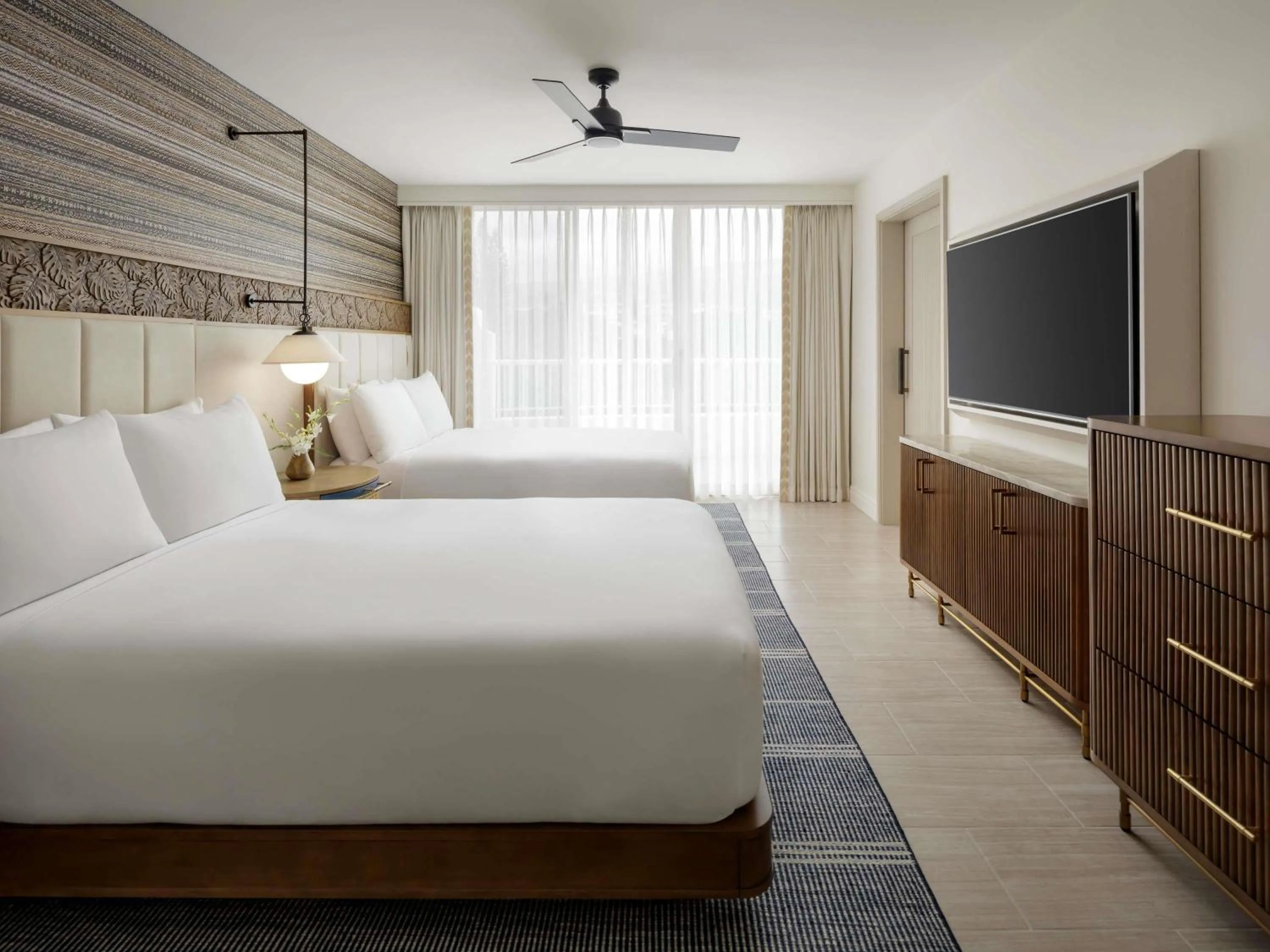 Bedroom, Bed in Fairmont Kea Lani, Maui