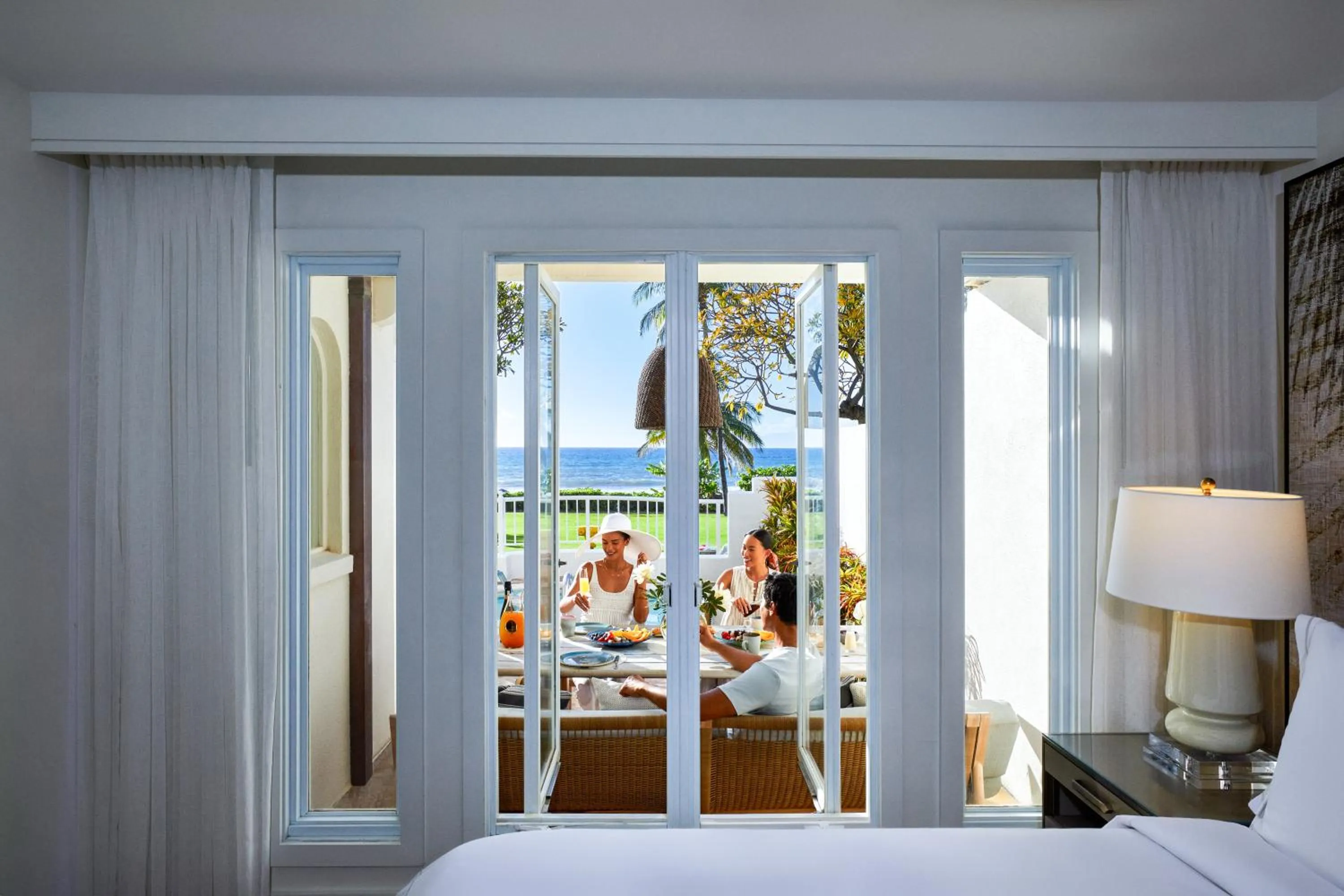 Balcony/Terrace, Bed in Fairmont Kea Lani, Maui