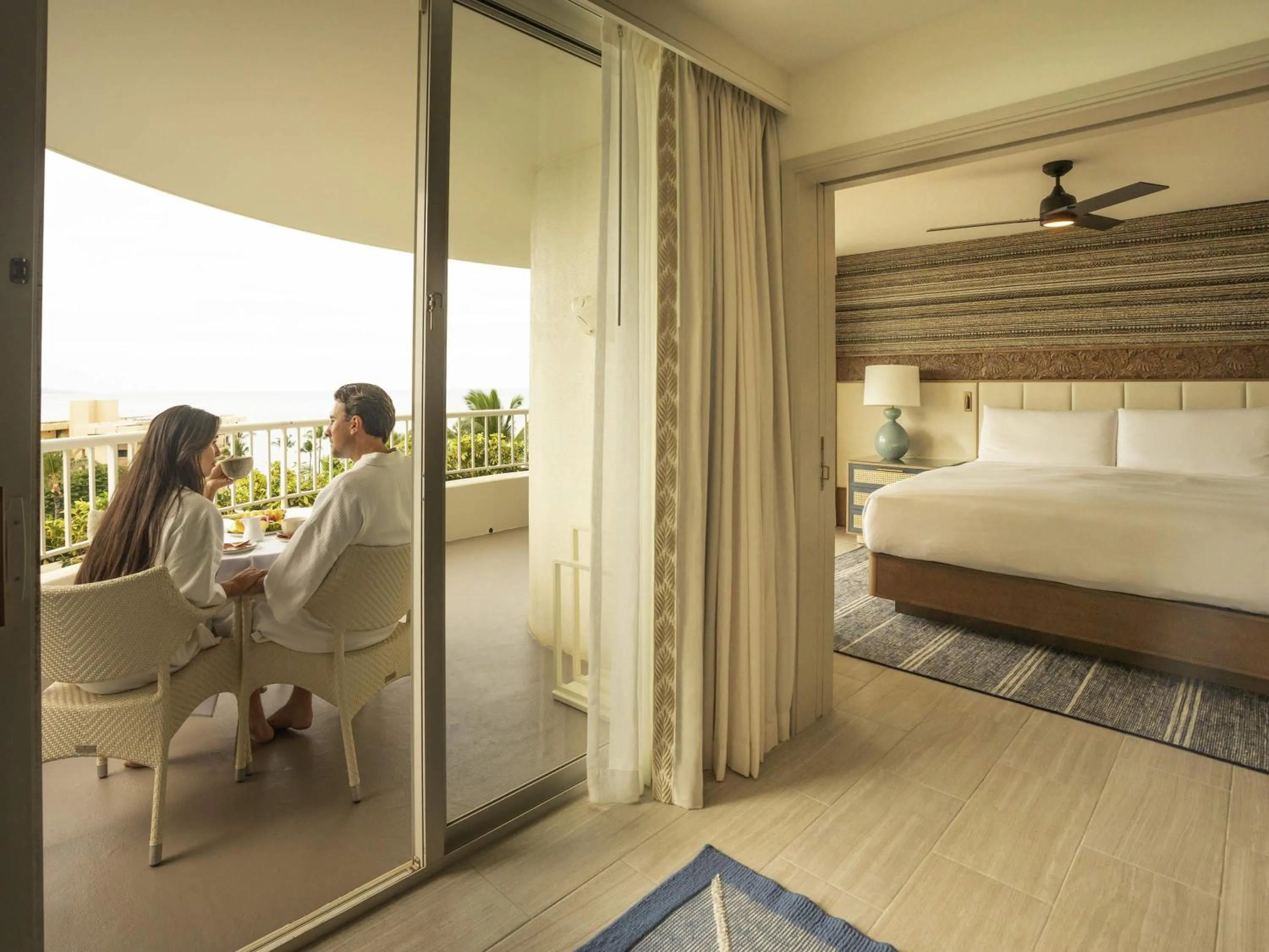 Bedroom, Bed in Fairmont Kea Lani, Maui