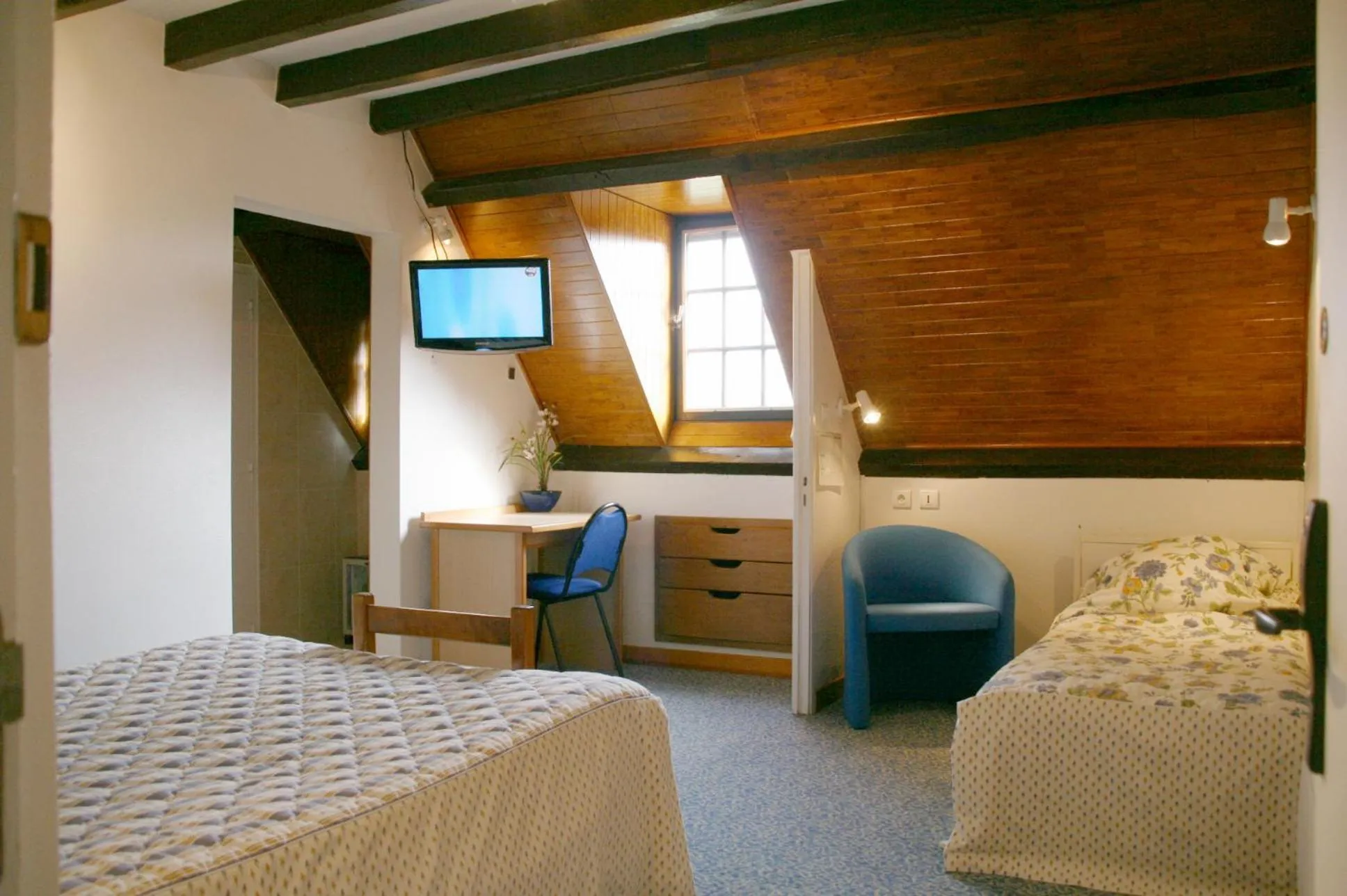 Photo of the whole room, Bed in Logis Auberge La Diege