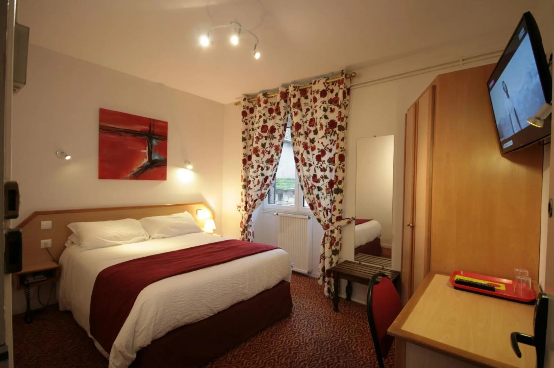 Bed in Logis Auberge La Diege