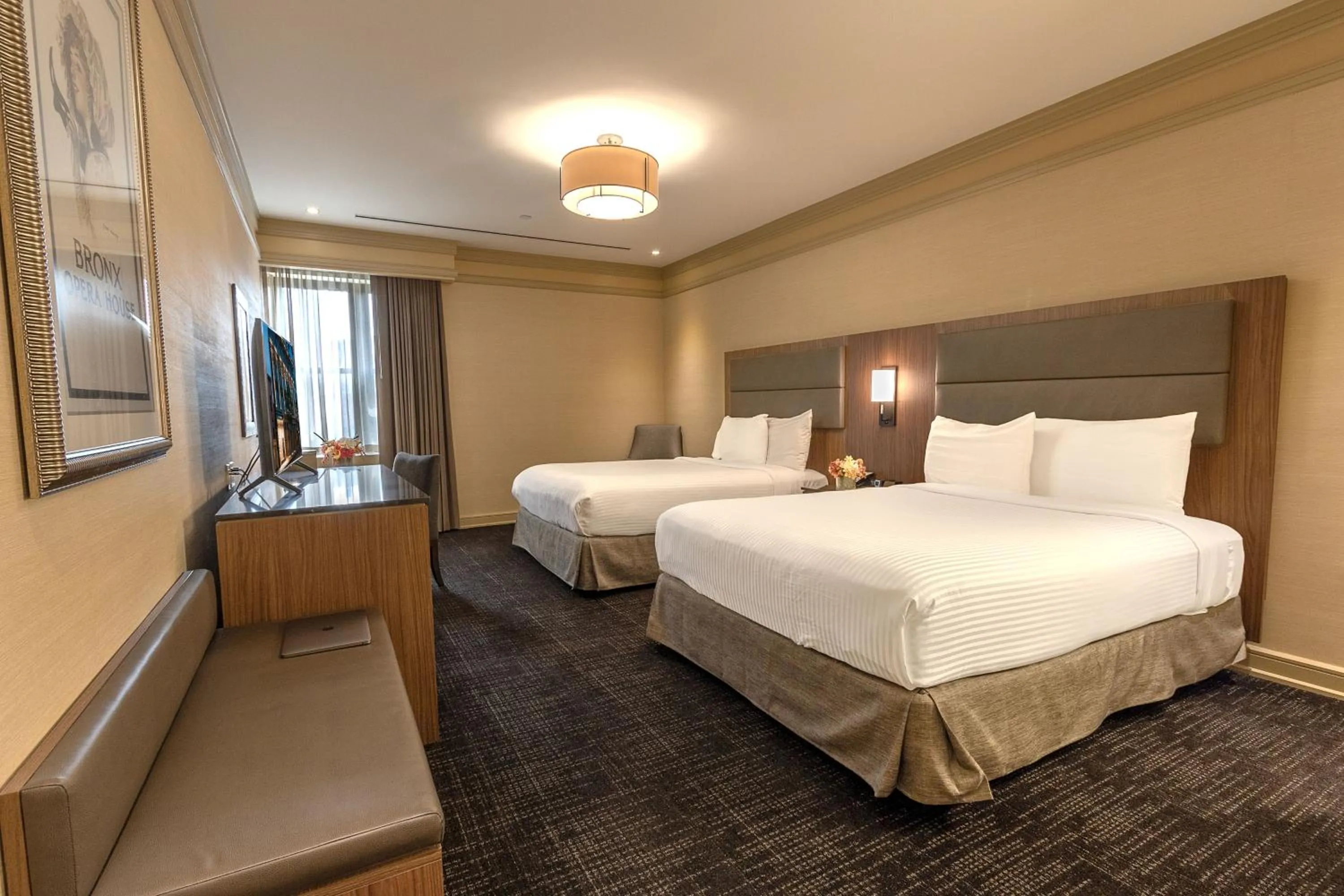 Bedroom, Bed in Opera House Hotel