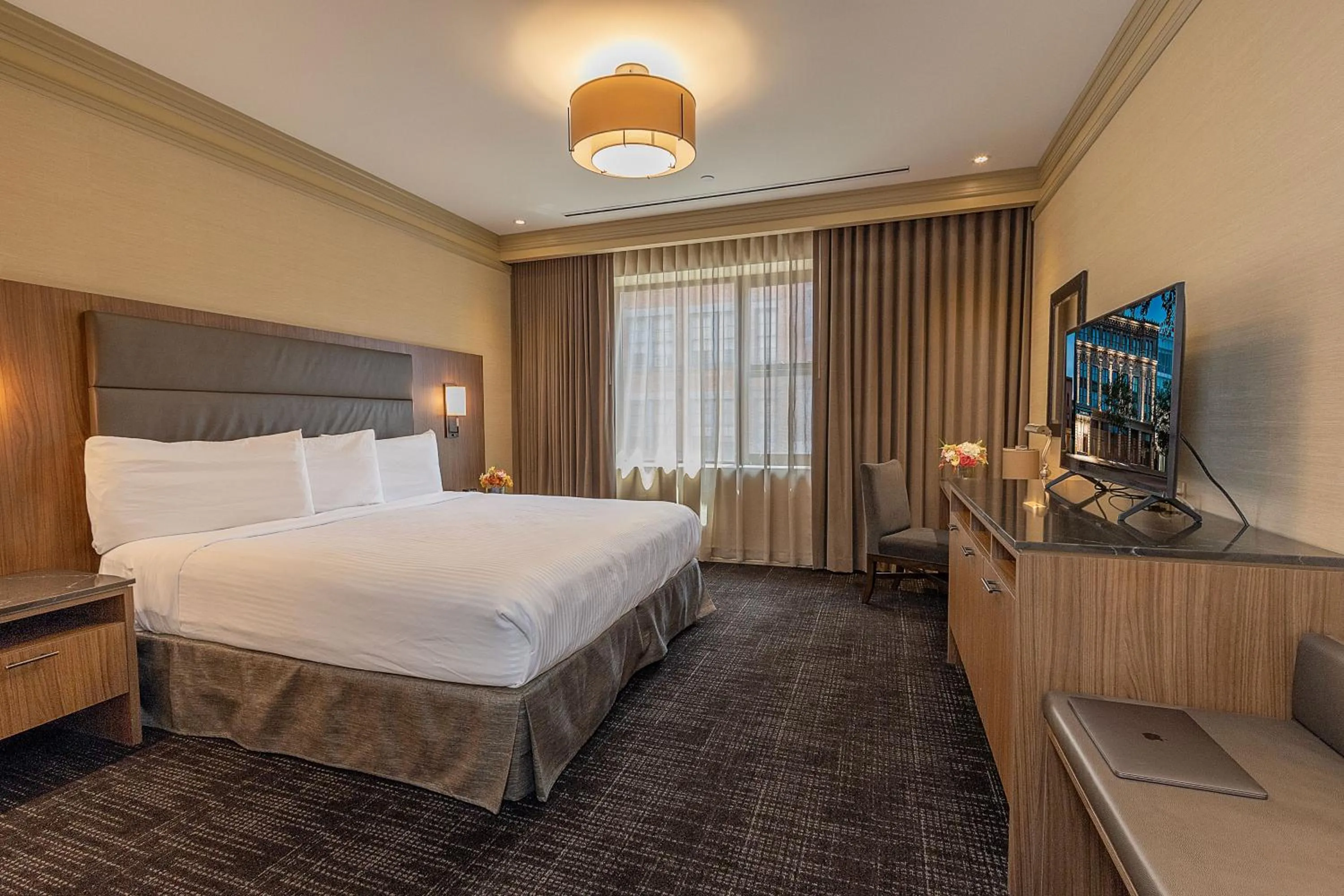 Bedroom, Bed in Opera House Hotel