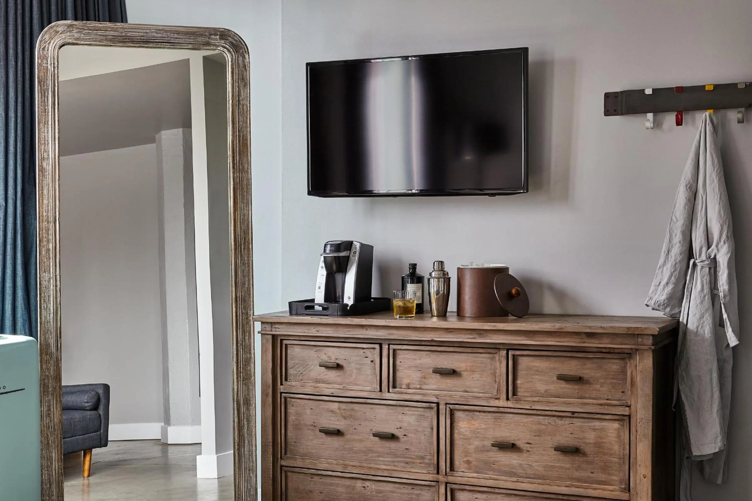 TV and multimedia, TV/Entertainment Center in The Collective Paper Factory