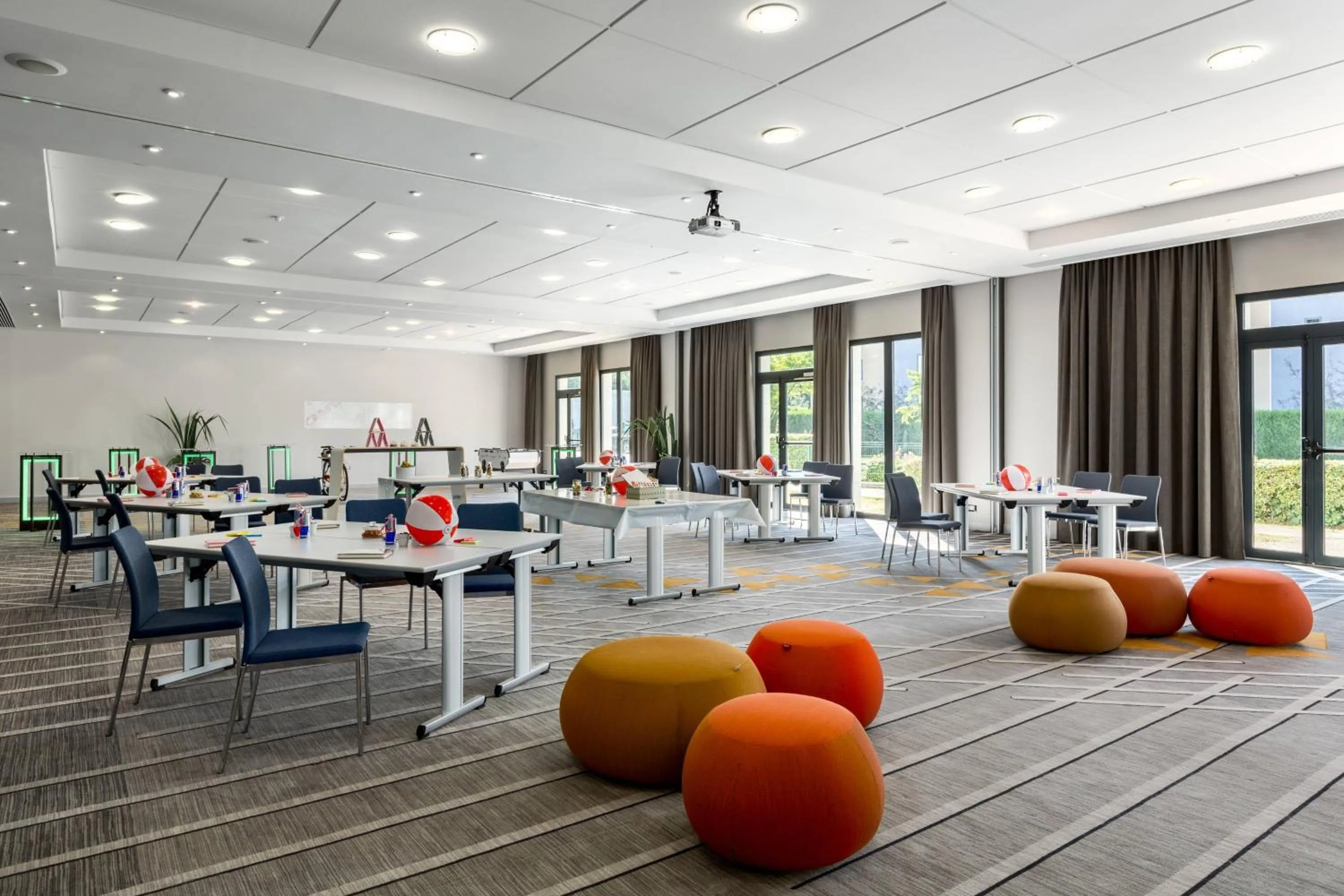 Meeting/conference room in Paris Marriott Charles de Gaulle Airport Hotel