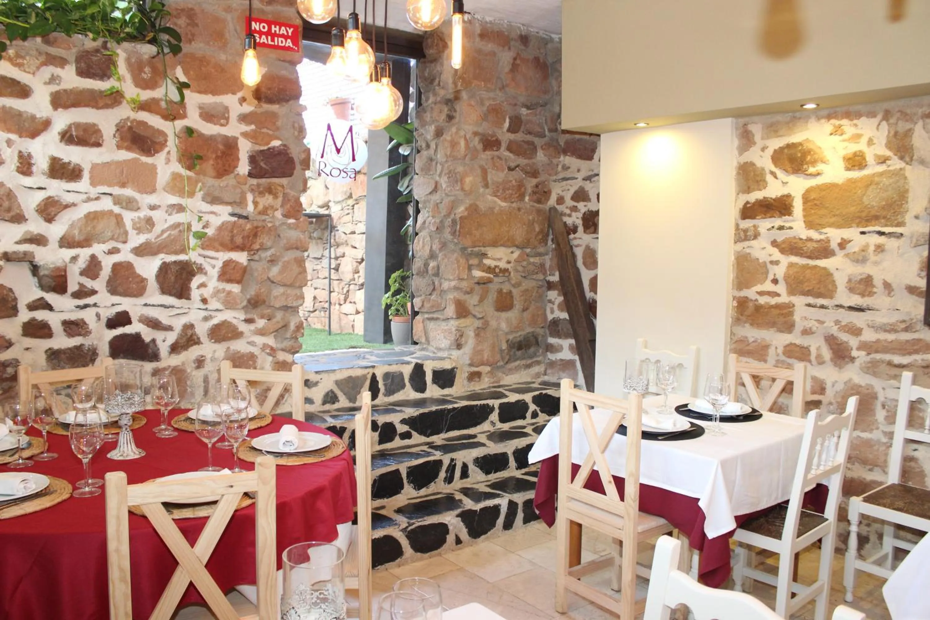 Restaurant/places to eat in Palacete Maria Rosa