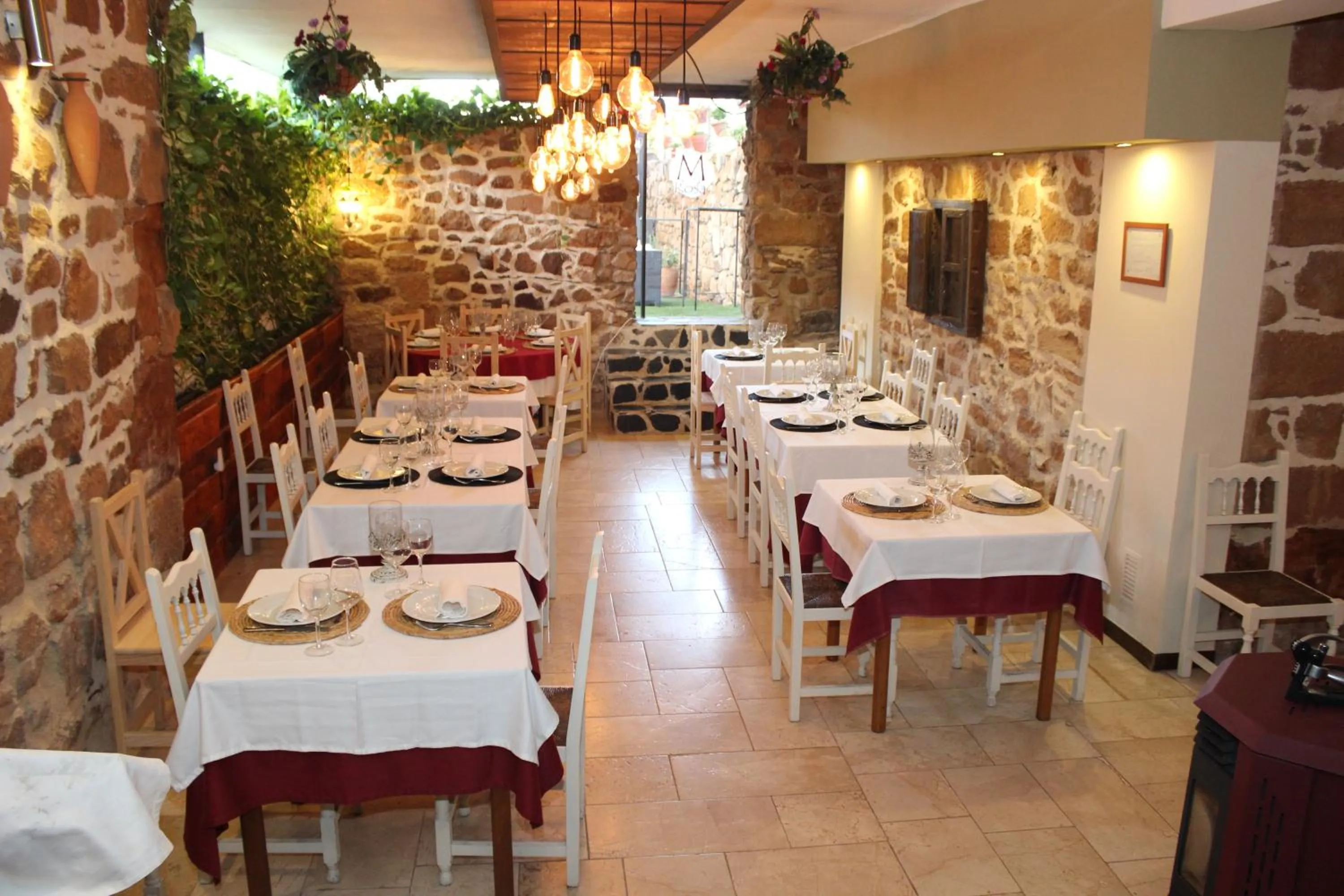 Restaurant/places to eat in Palacete Maria Rosa