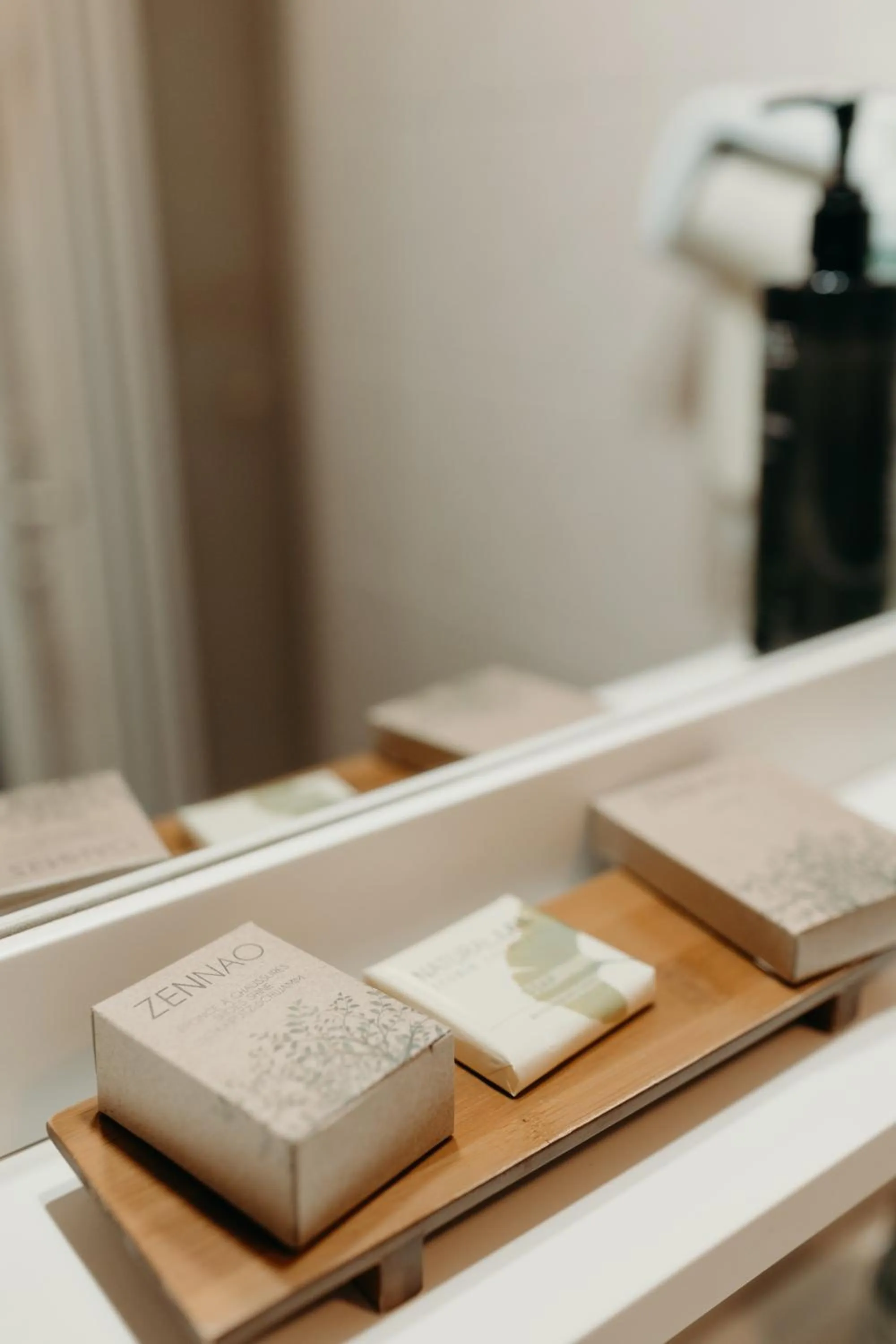 Bathroom in Hôtel Le Chatellier - Piscine chauffée d'avril à octobre