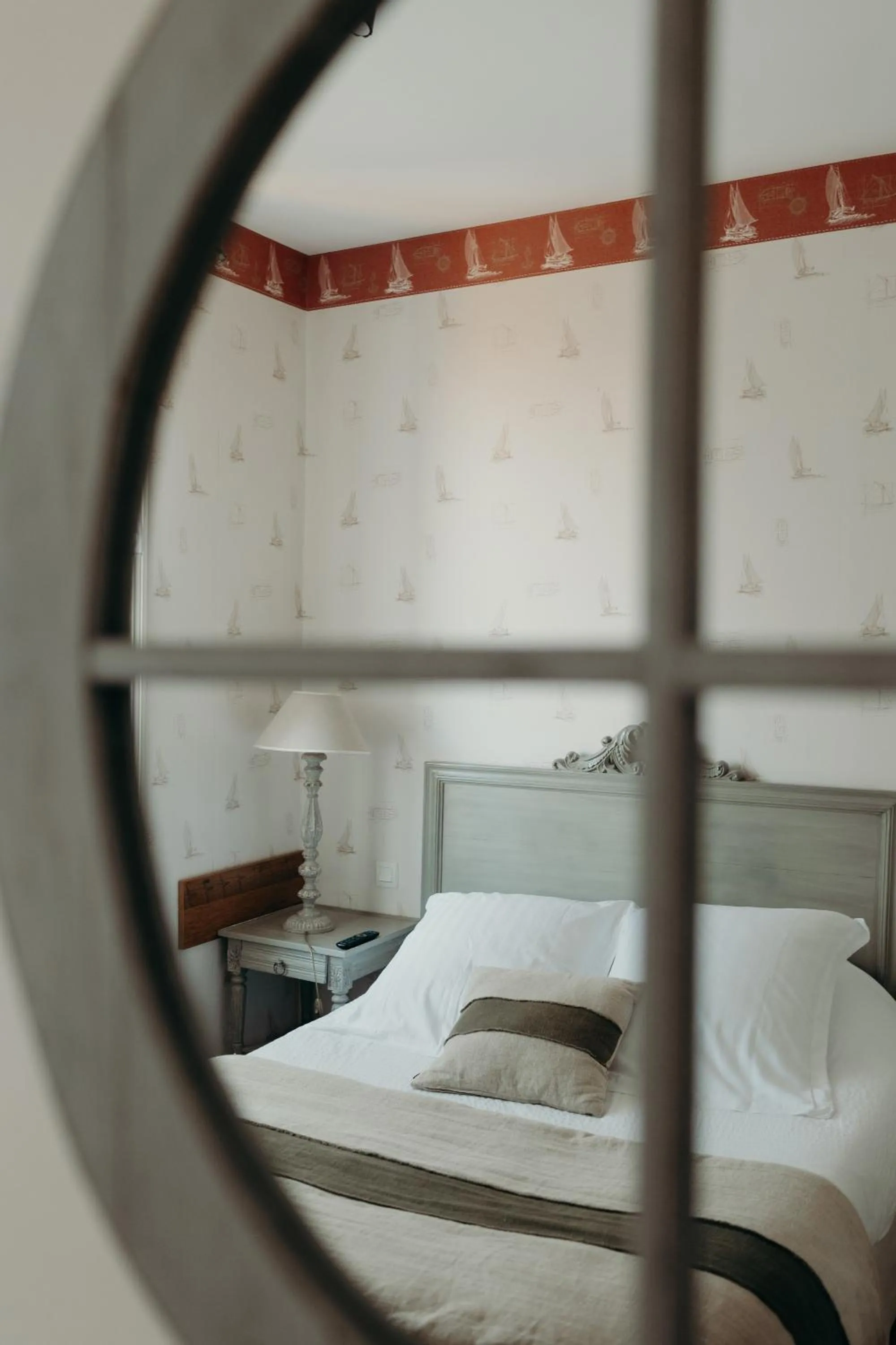 Bed in Hôtel Le Chatellier - Piscine chauffée d'avril à octobre
