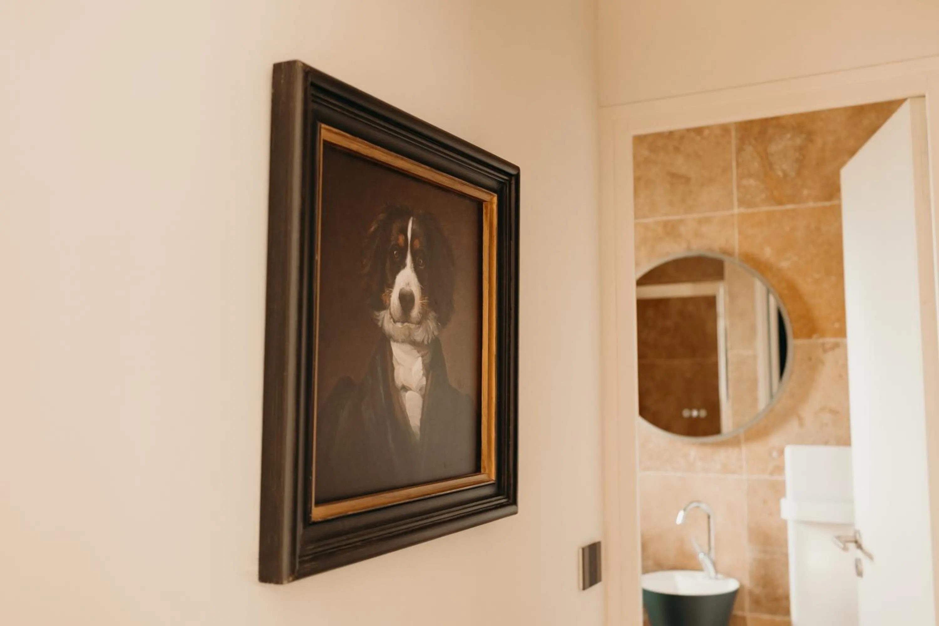 Decorative detail in Hôtel Le Chatellier - Piscine chauffée d'avril à octobre