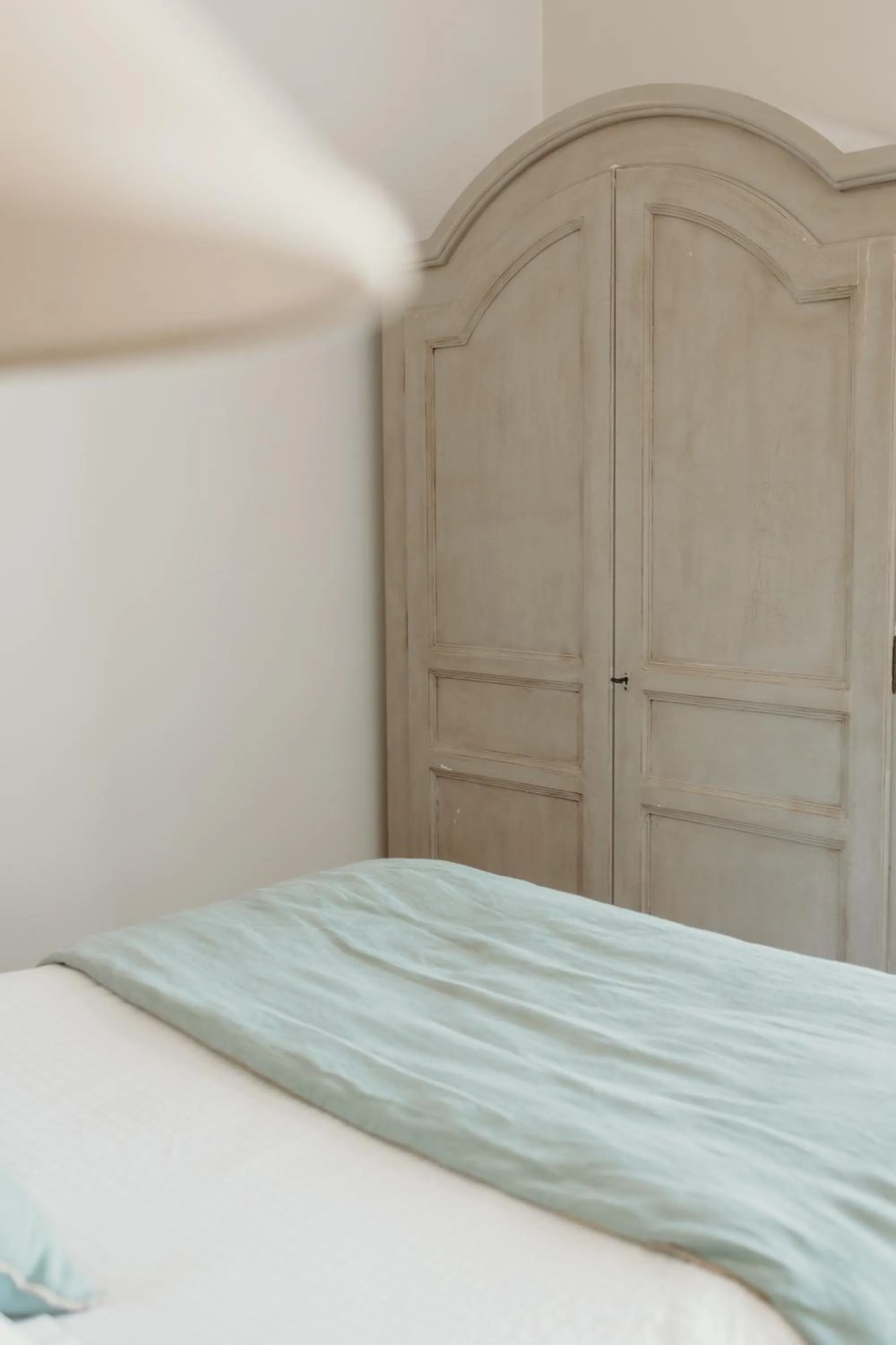 Bed in Hôtel Le Chatellier - Piscine chauffée d'avril à octobre