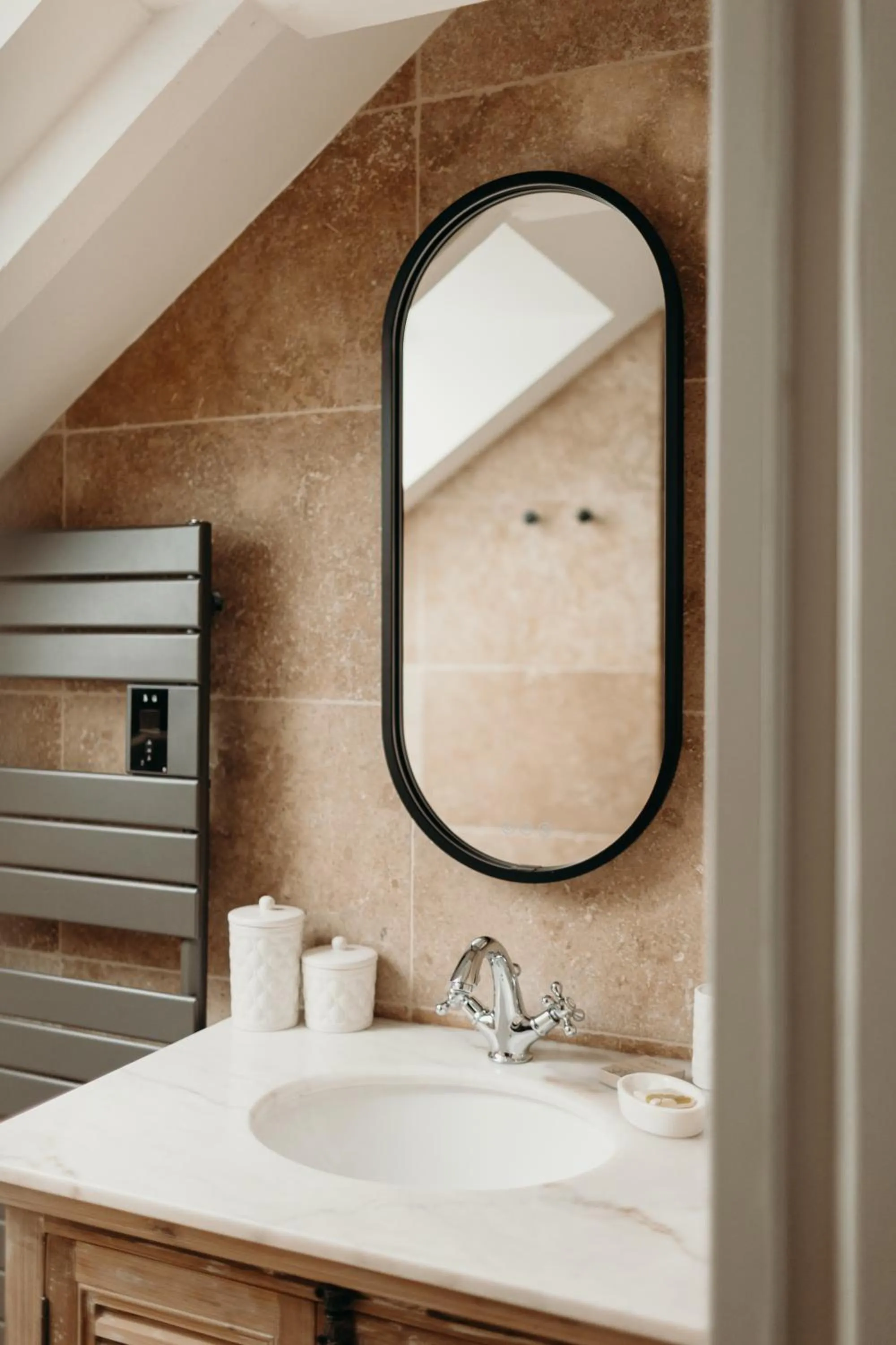 Bathroom in Hôtel Le Chatellier - Piscine chauffée d'avril à octobre