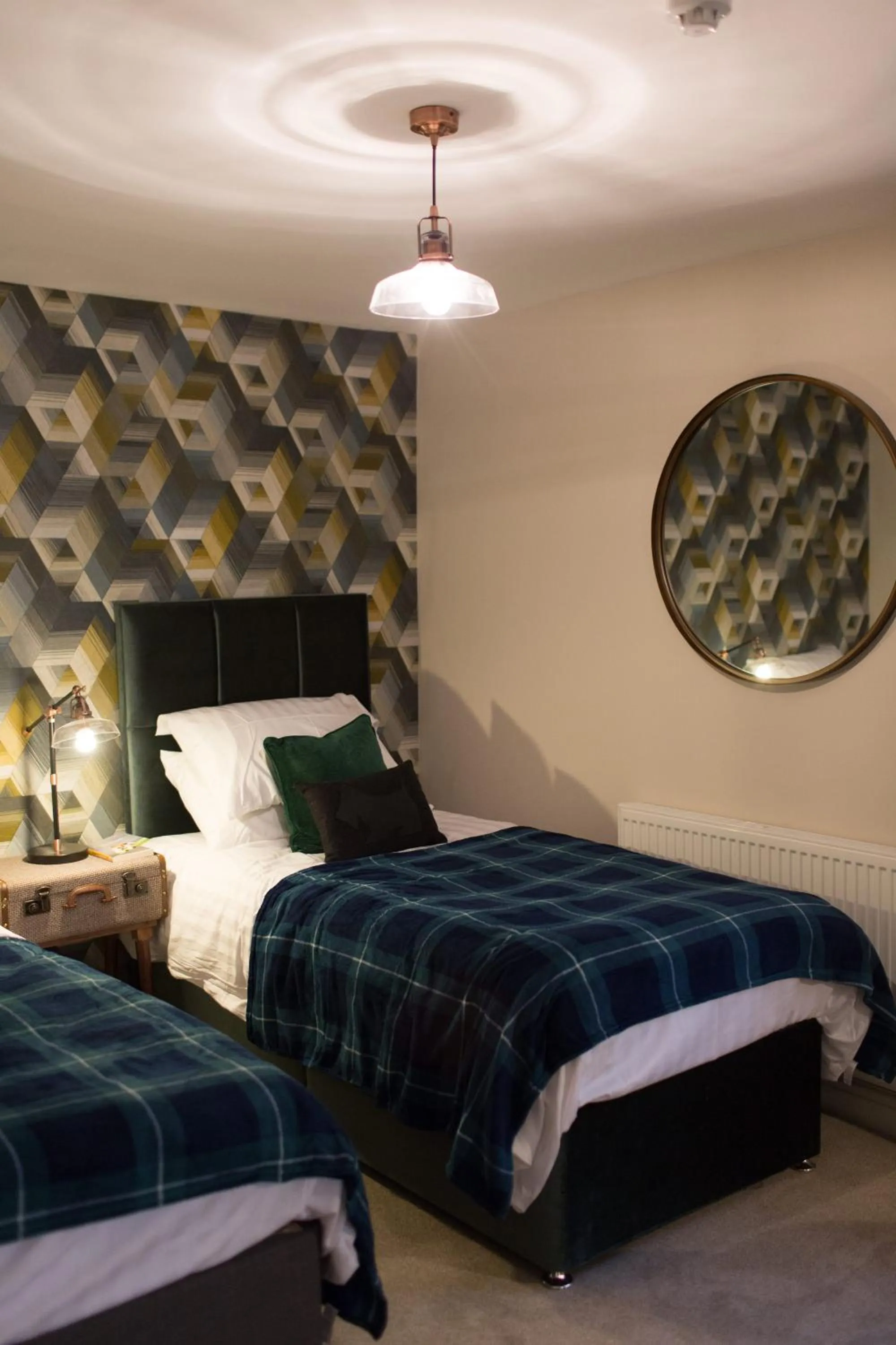 Bedroom, Bed in The Dog in Over Peover