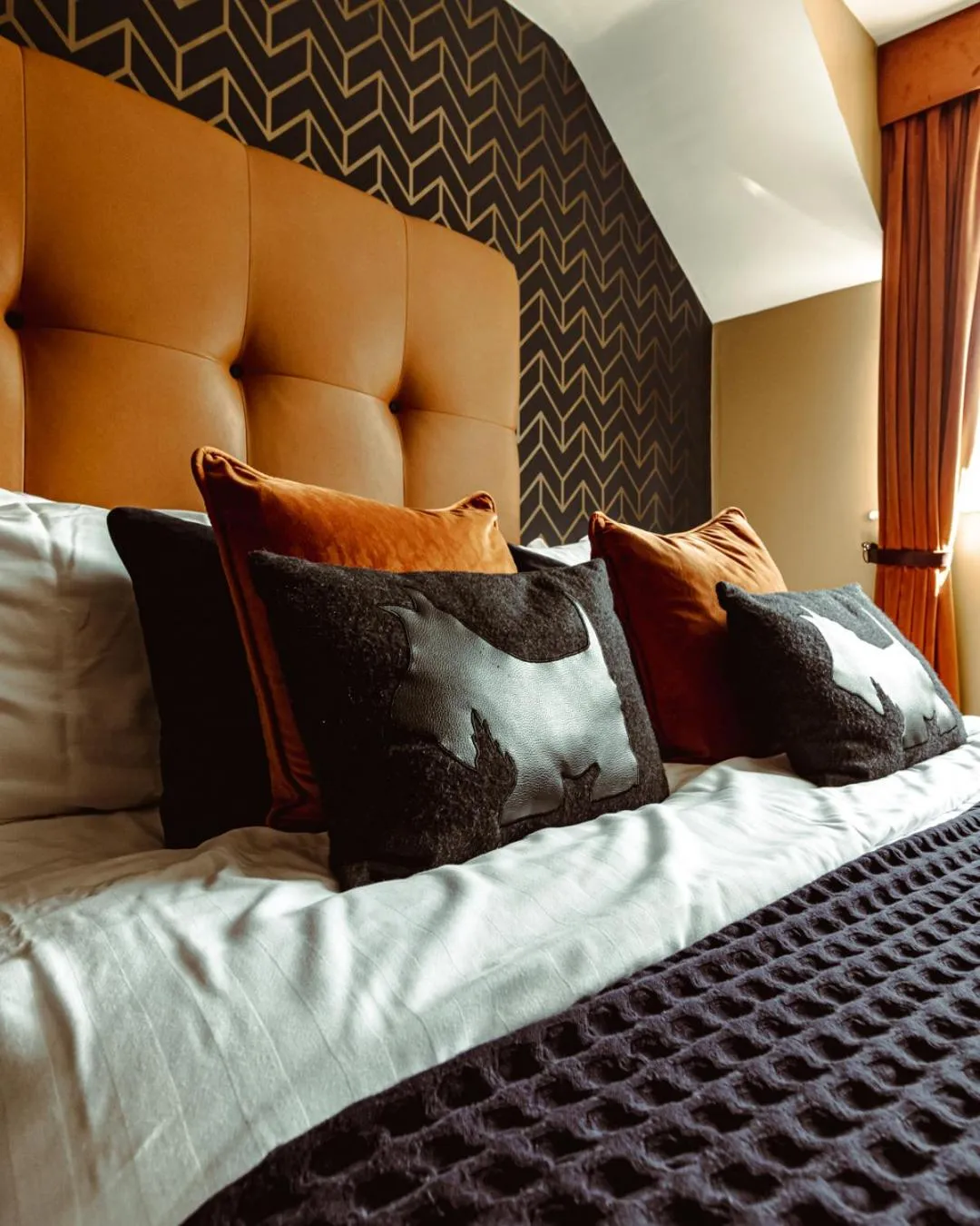 Bedroom, Bed in The Dog in Over Peover