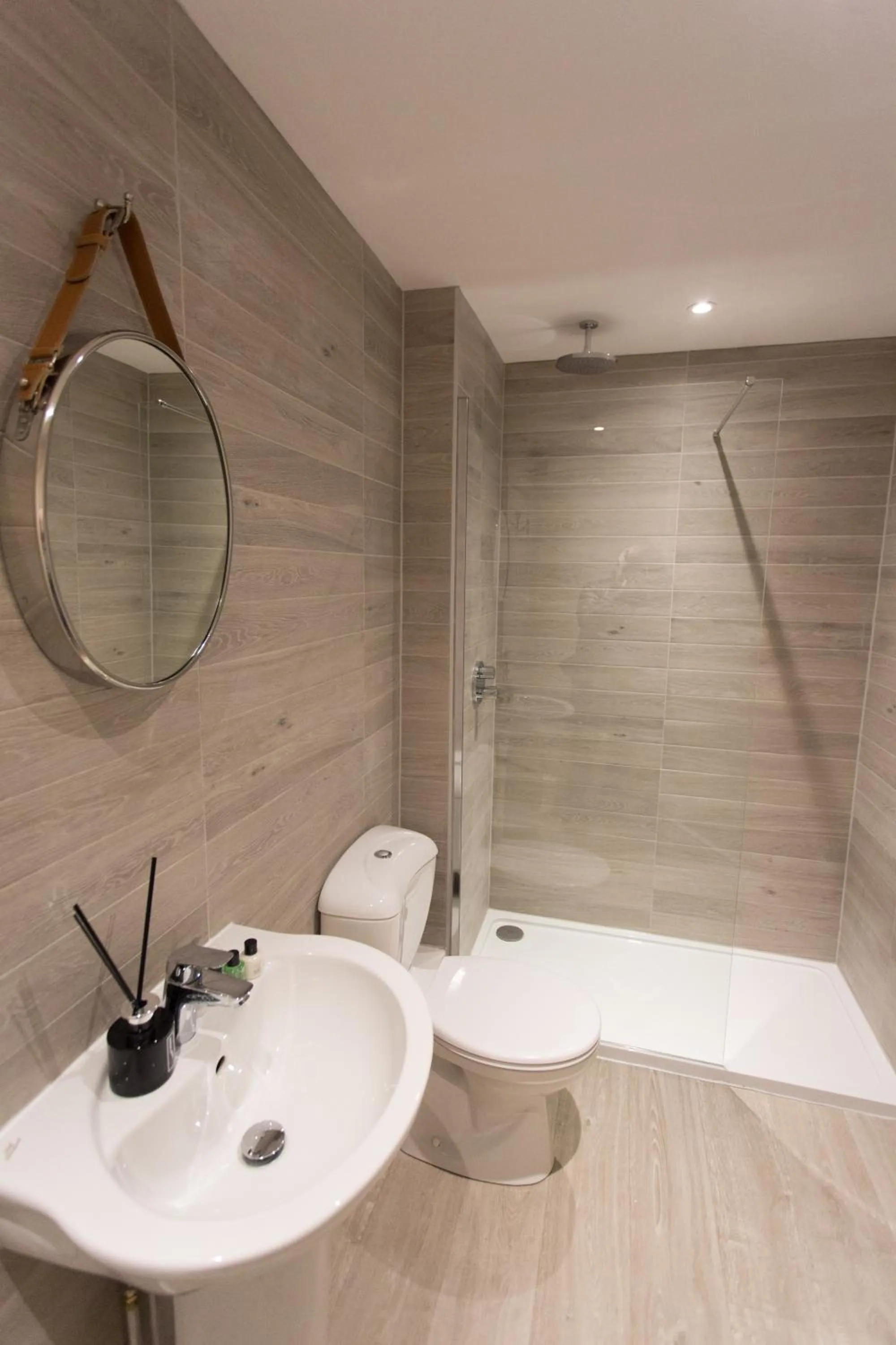 Bathroom in The Dog in Over Peover