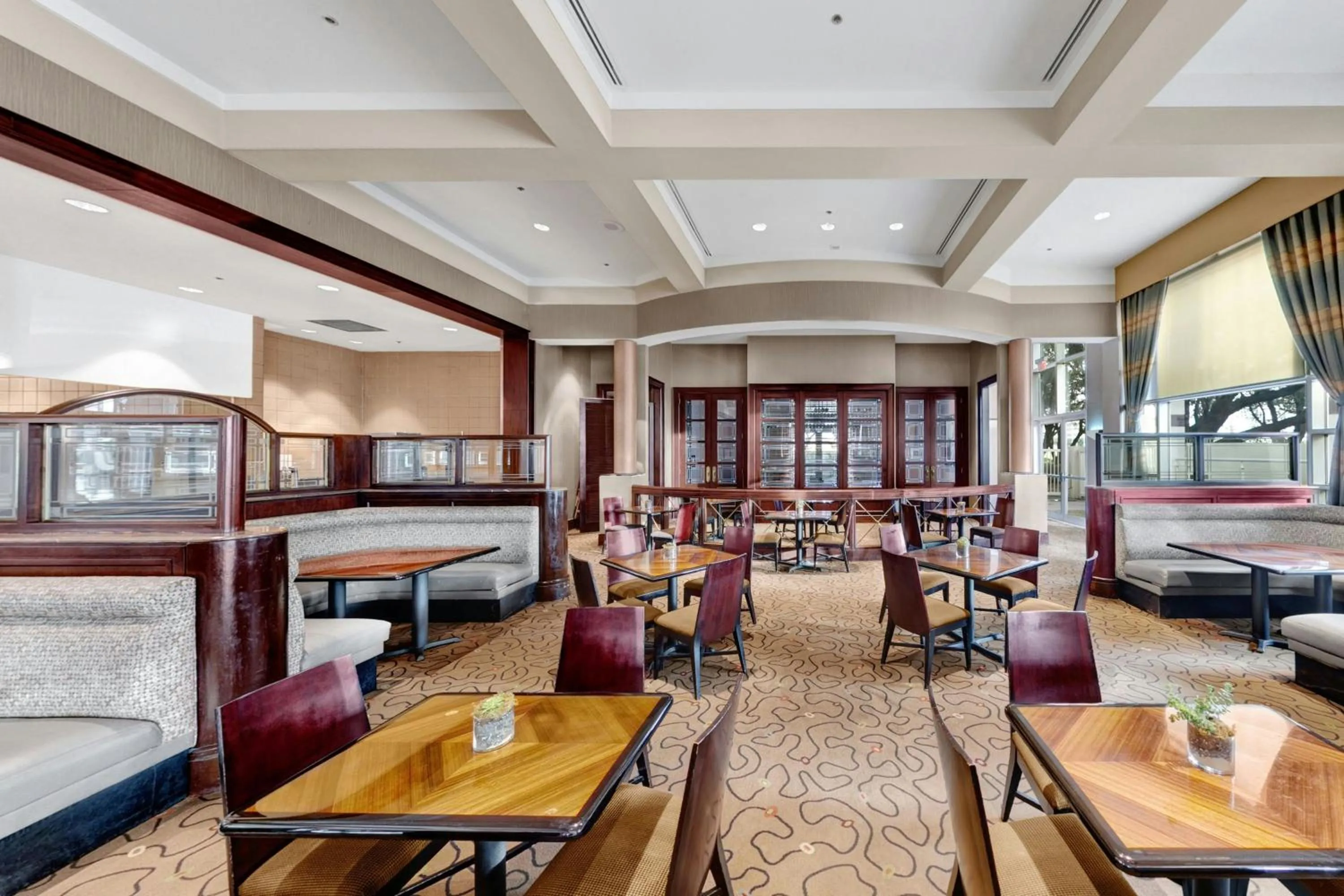 Restaurant/places to eat in Renaissance Dallas North Hotel