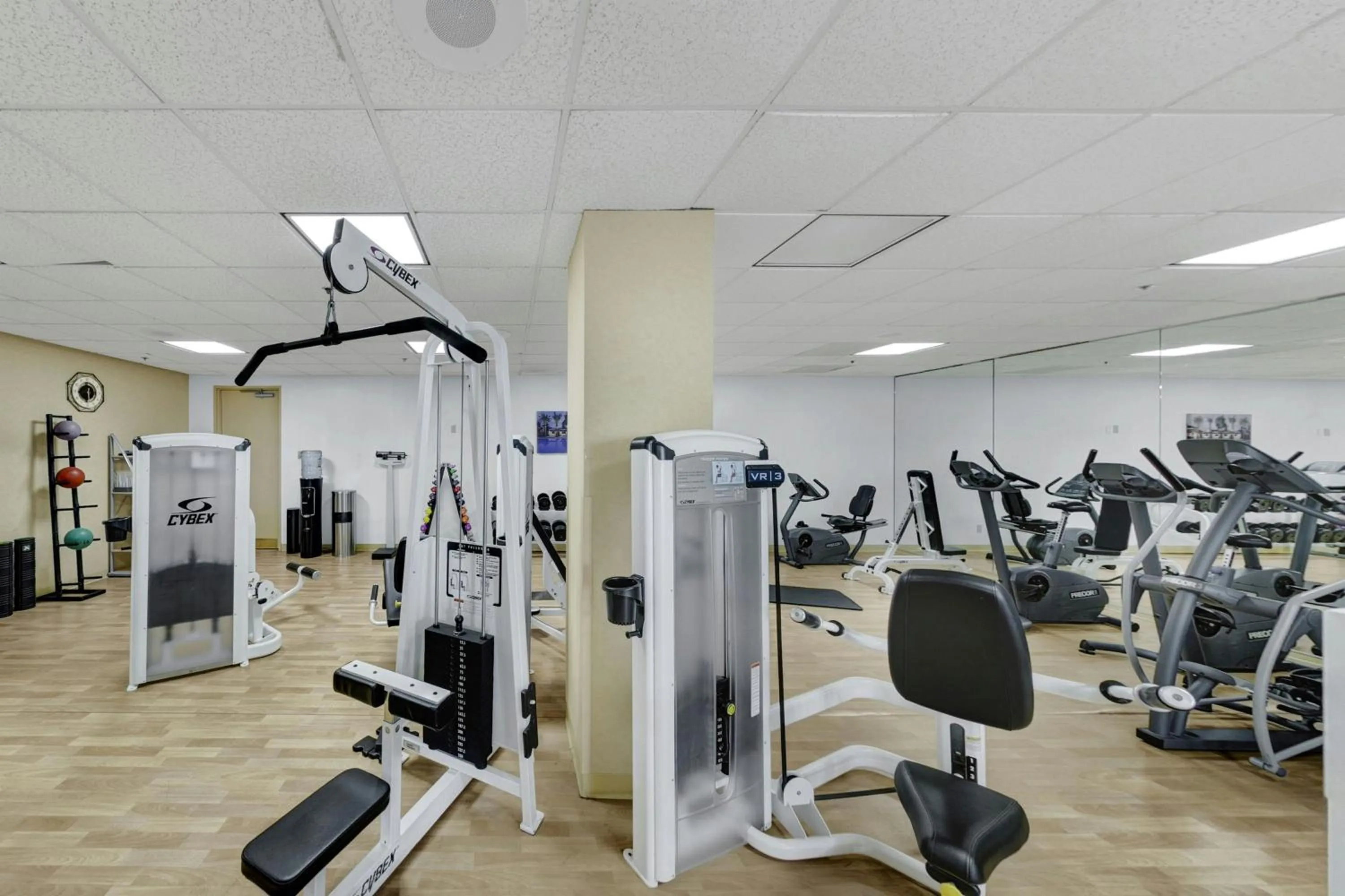 Fitness centre/facilities in Renaissance Dallas North Hotel